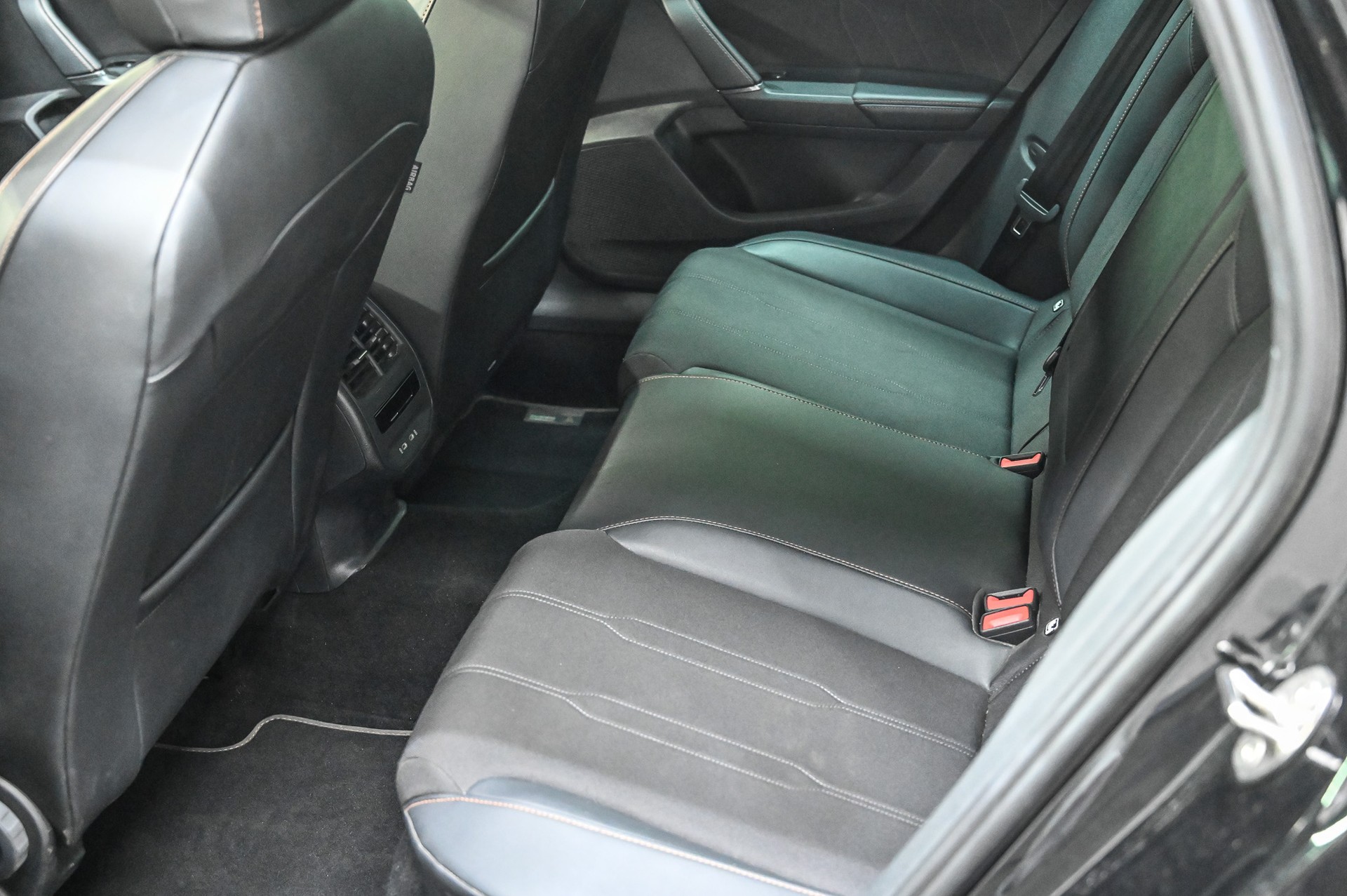 CUPRA Leon 2.0 TDI DSG-image-23