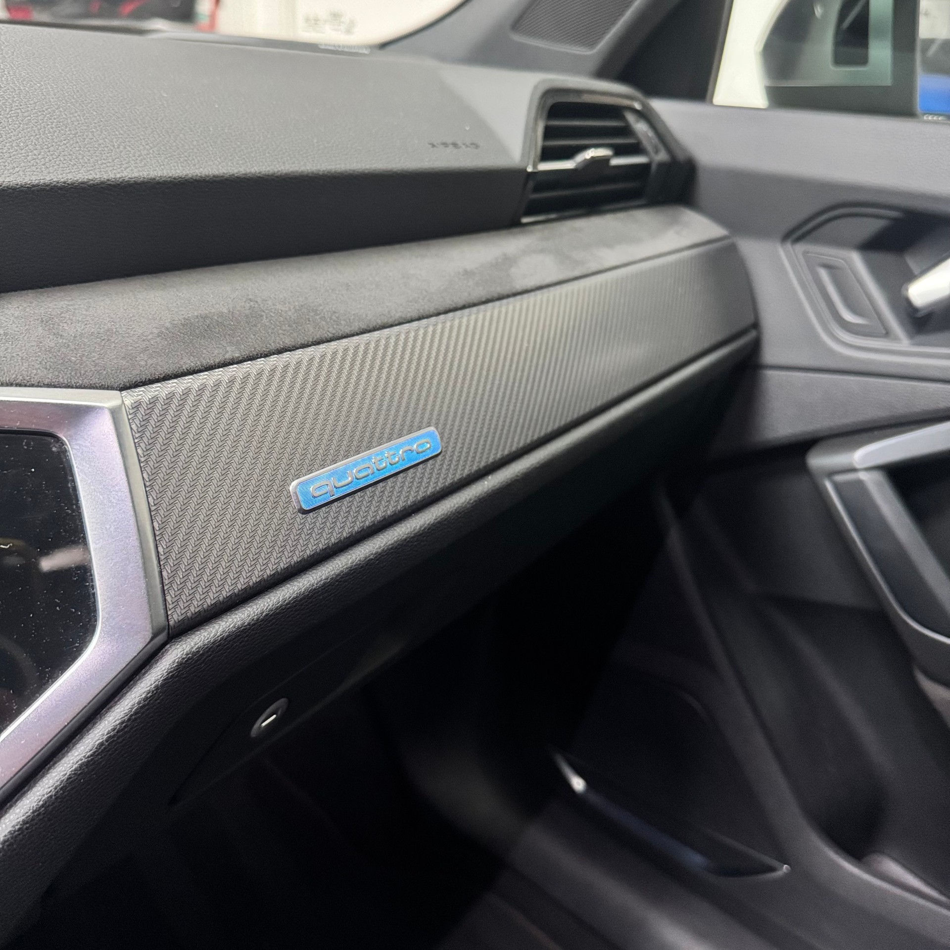 AUDI RS Q3 2.5 TFSI quattro S tronic-image-12