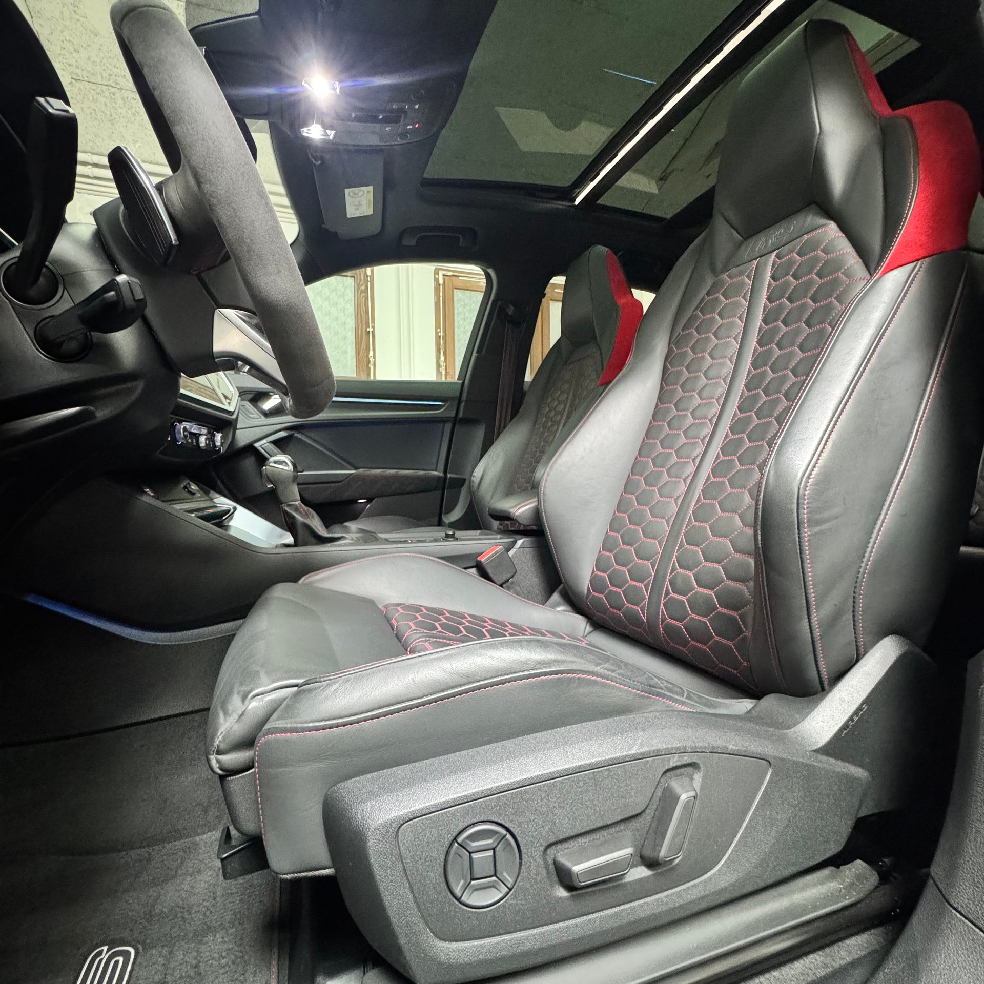 AUDI RS Q3 2.5 TFSI quattro S tronic-image-8