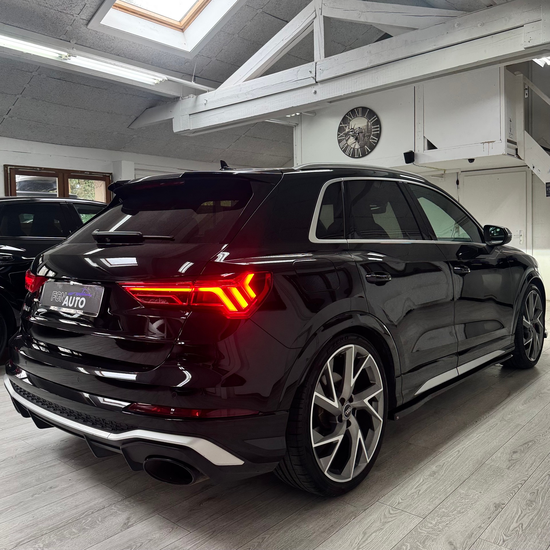 AUDI RS Q3 2.5 TFSI quattro S tronic-image-3