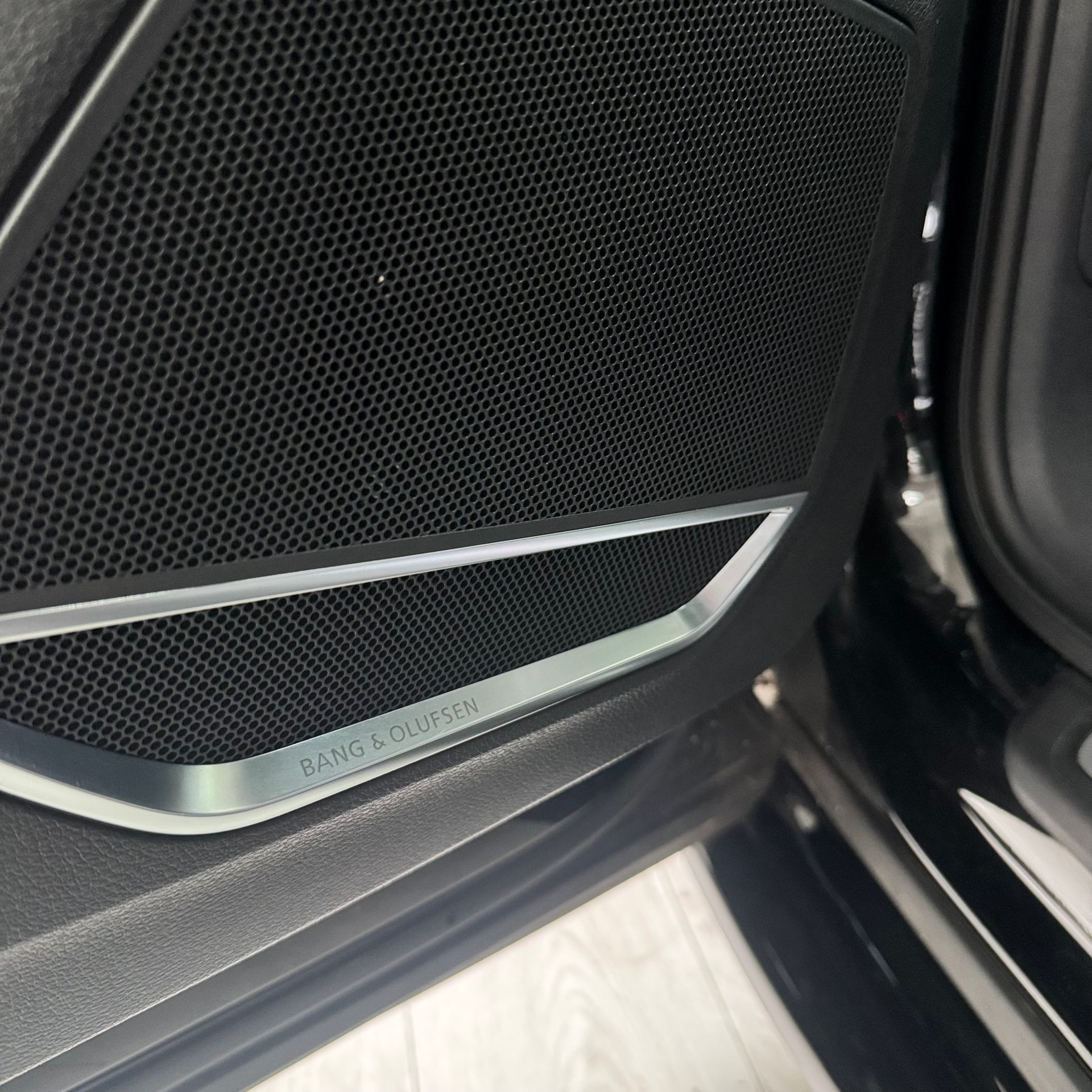 AUDI RS Q3 2.5 TFSI quattro S tronic-image-11