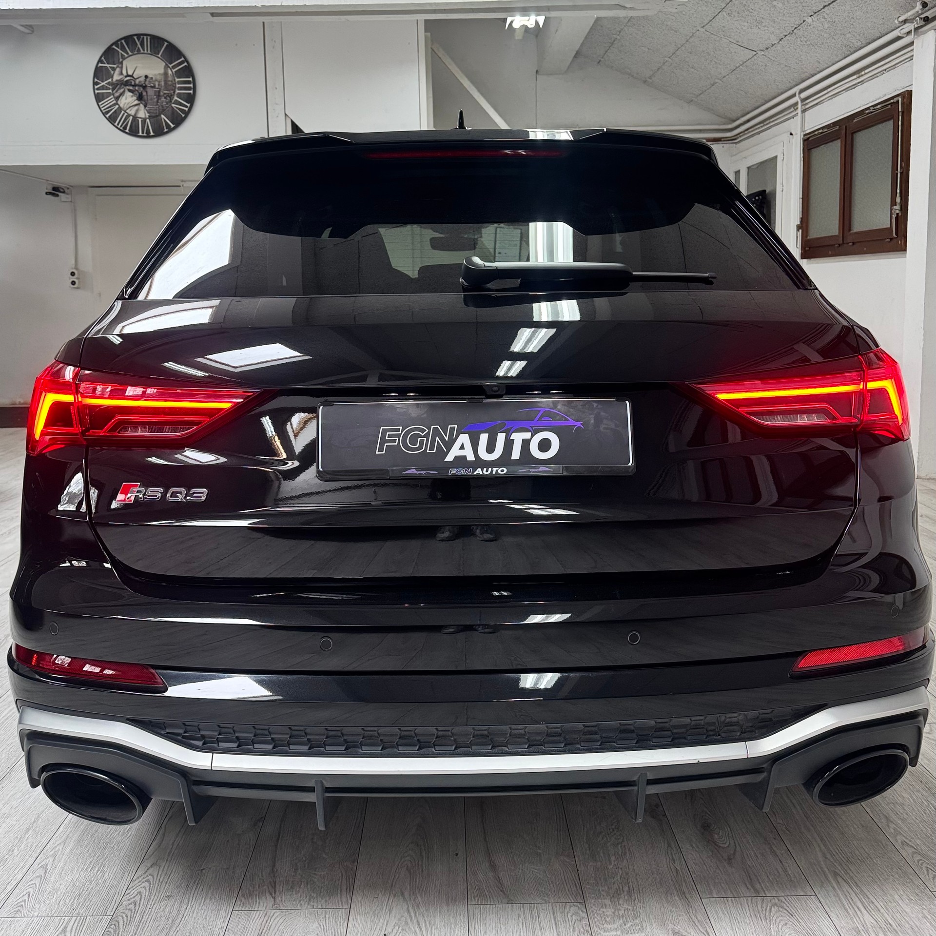 AUDI RS Q3 2.5 TFSI quattro S tronic-image-4