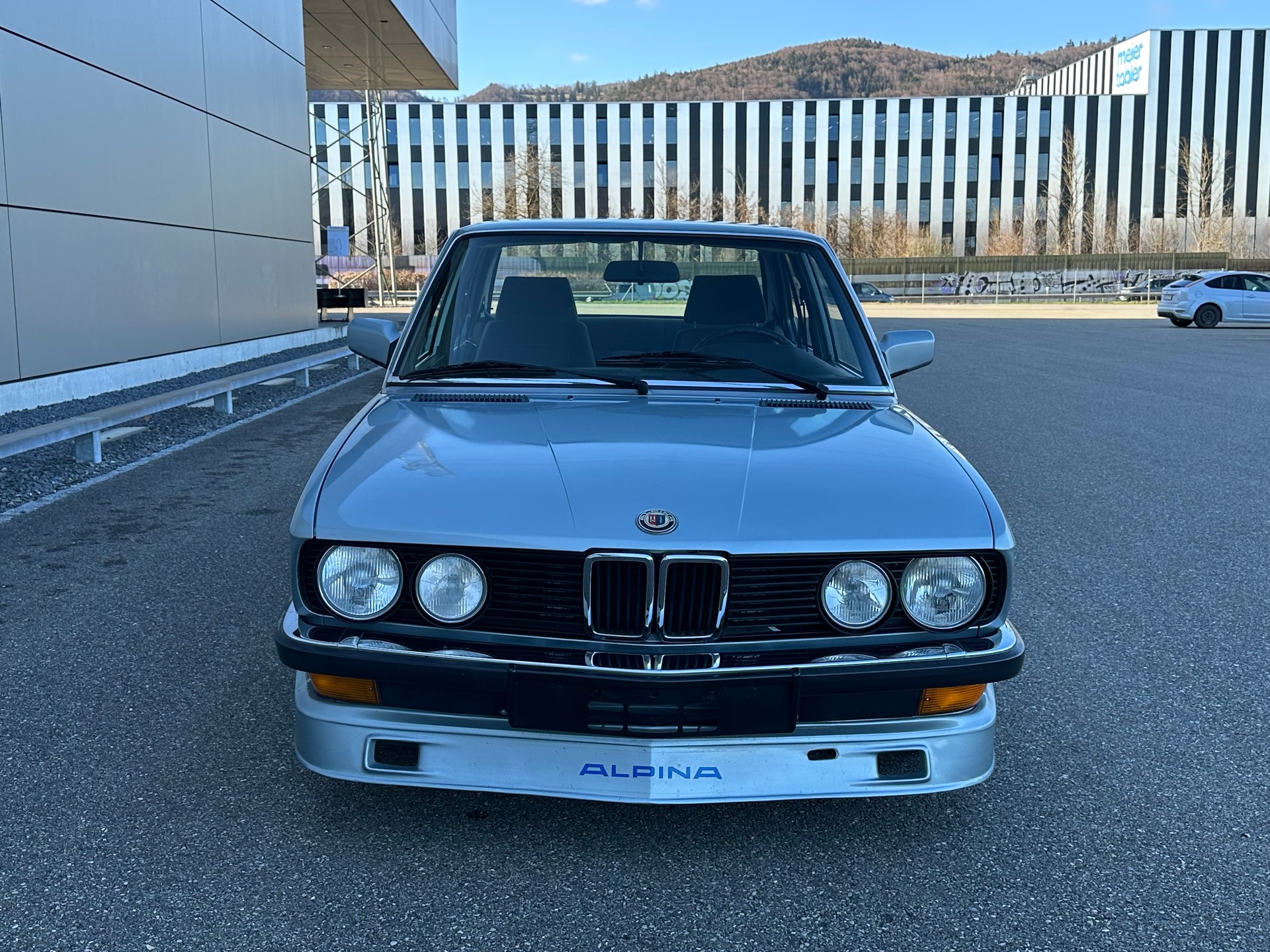 BMW 520i-image-4