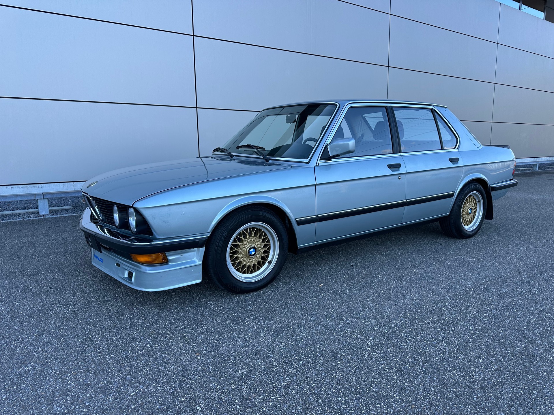 BMW 520i-image-0