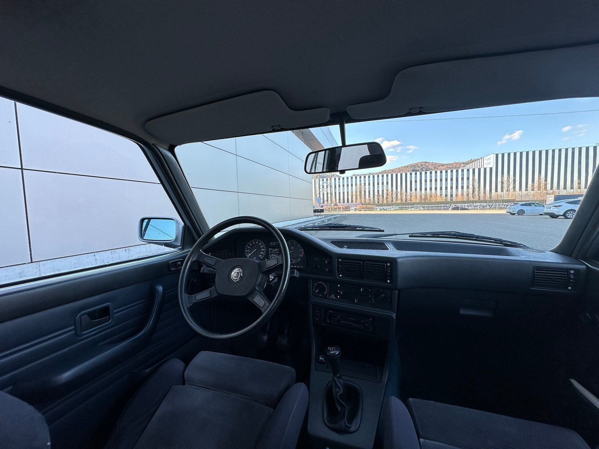 BMW 520i-image-11