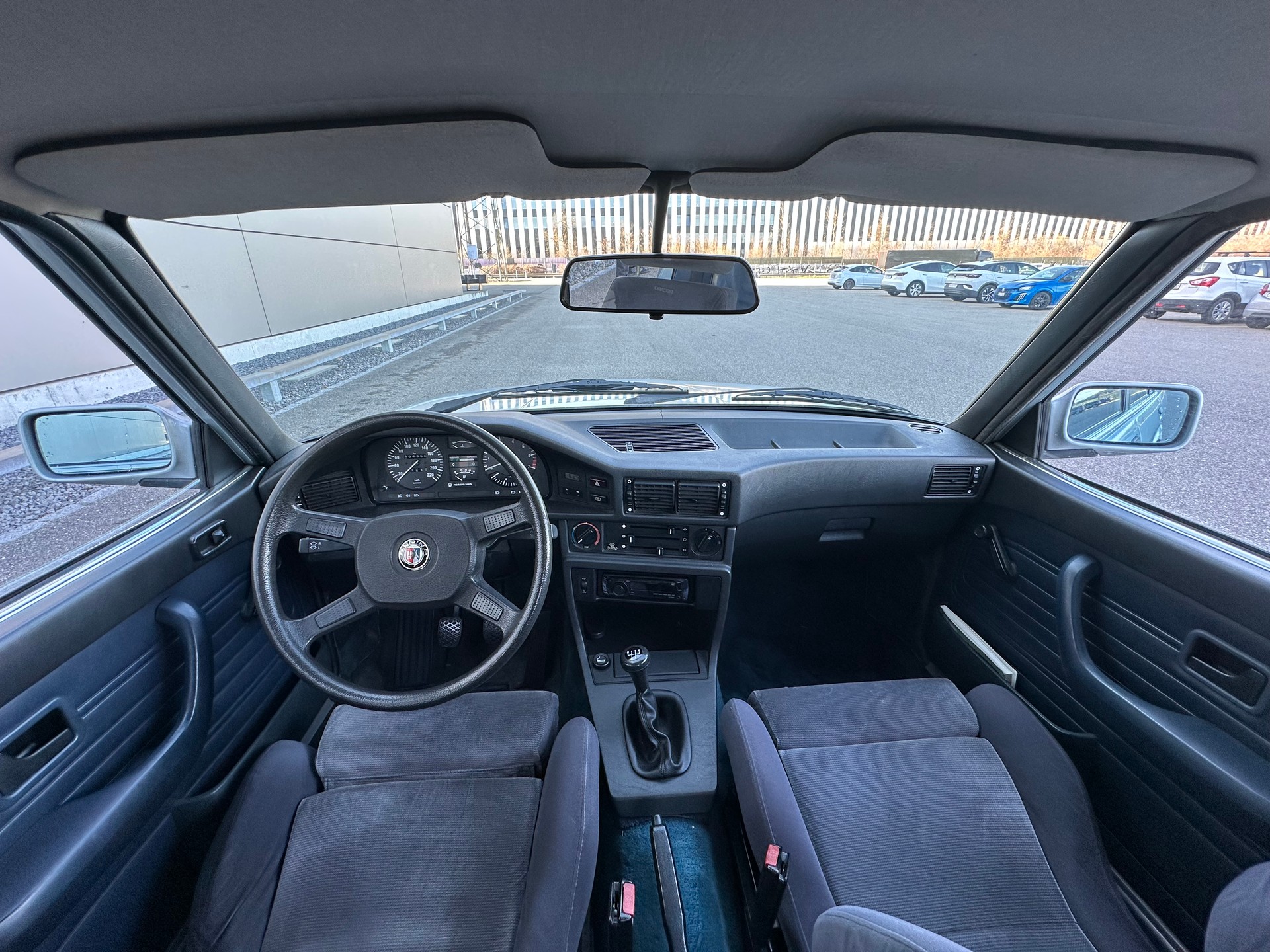 BMW 520i-image-10