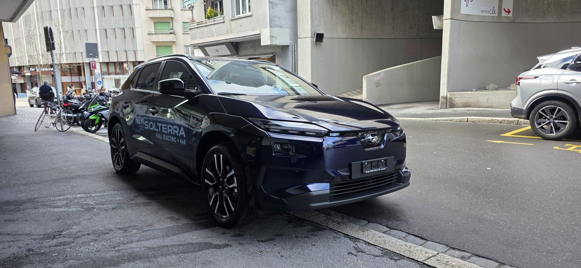 SUBARU Solterra eV Luxury AWD-showroom-element-2