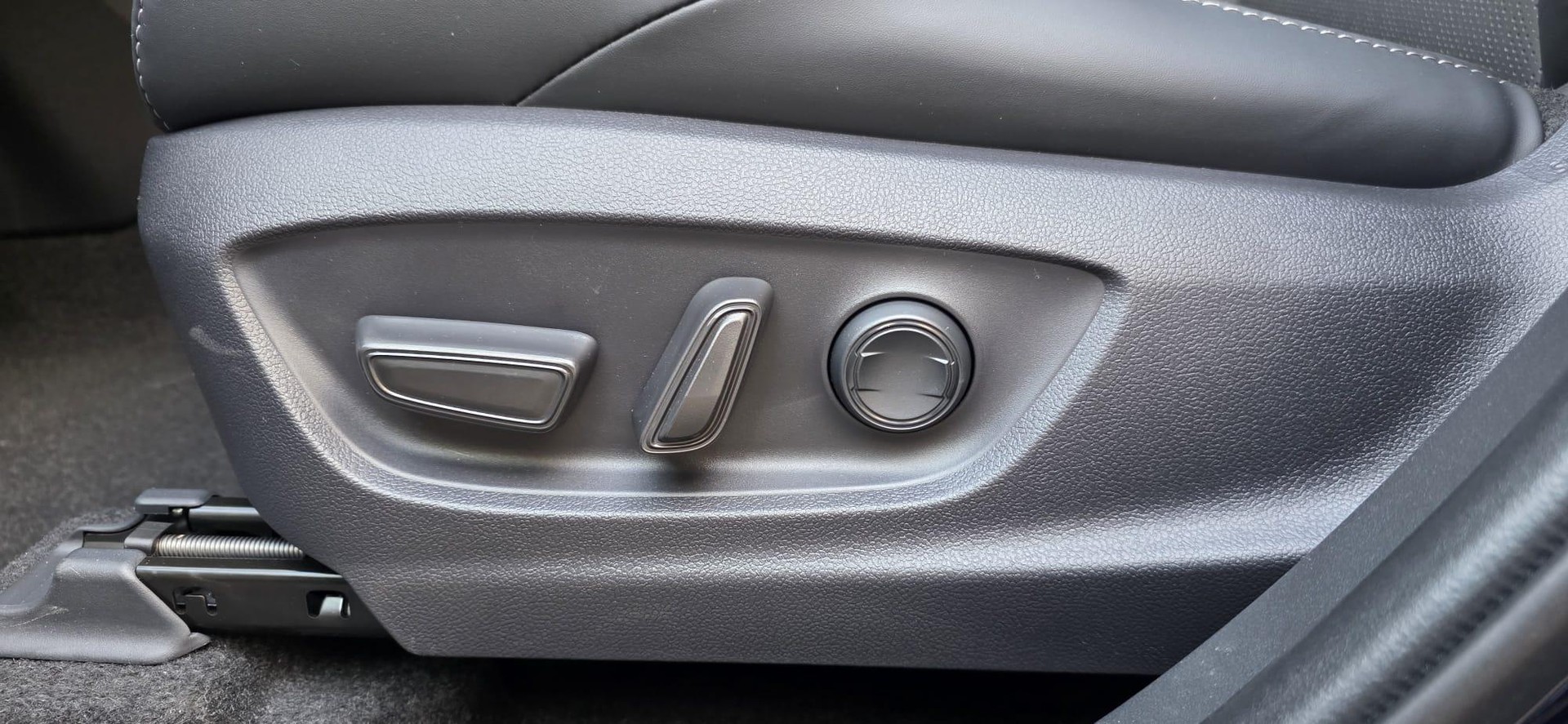 SUBARU Solterra eV Luxury AWD-image-15
