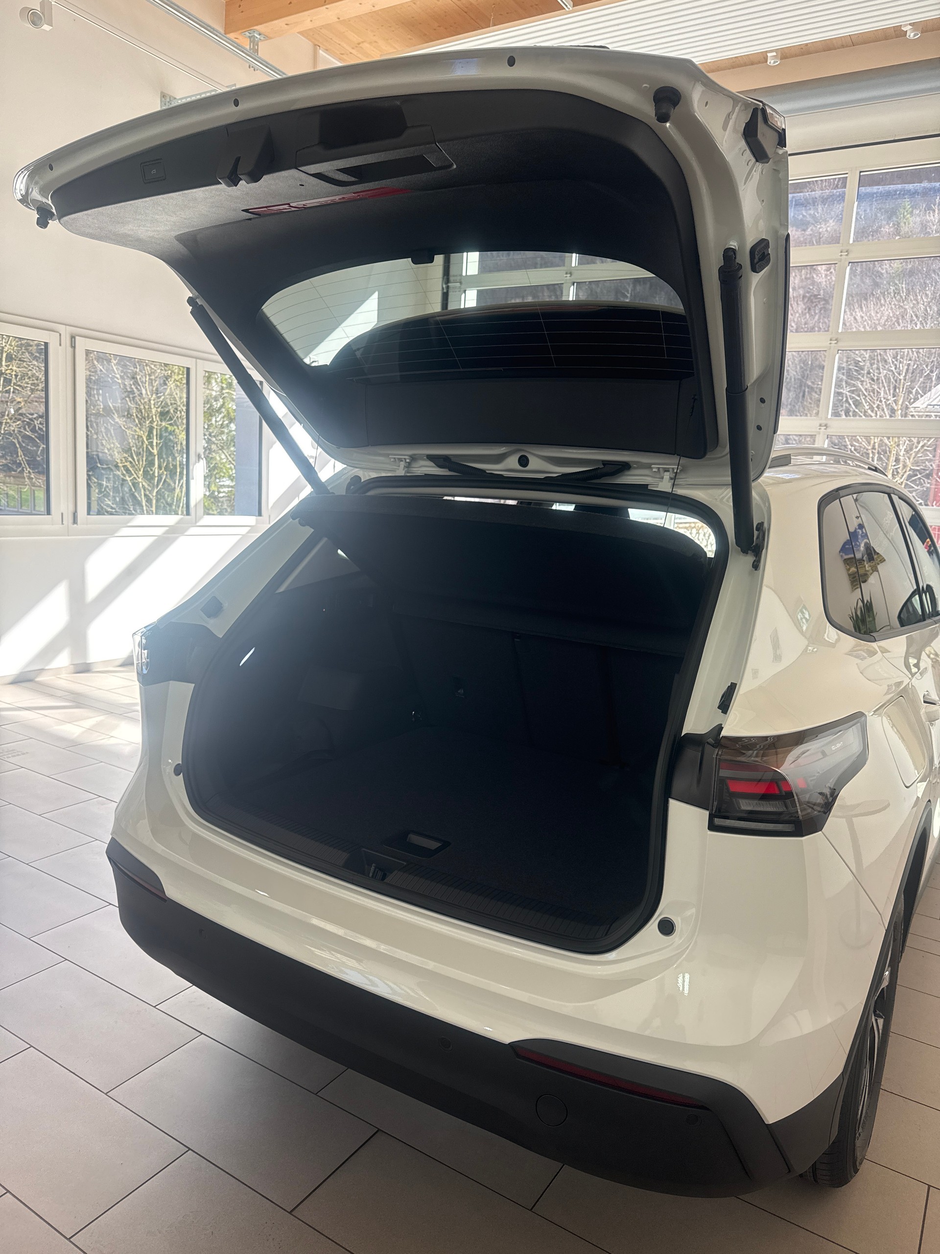 VW Tiguan 2.0 TSI Life United DSG 4motion-image-5