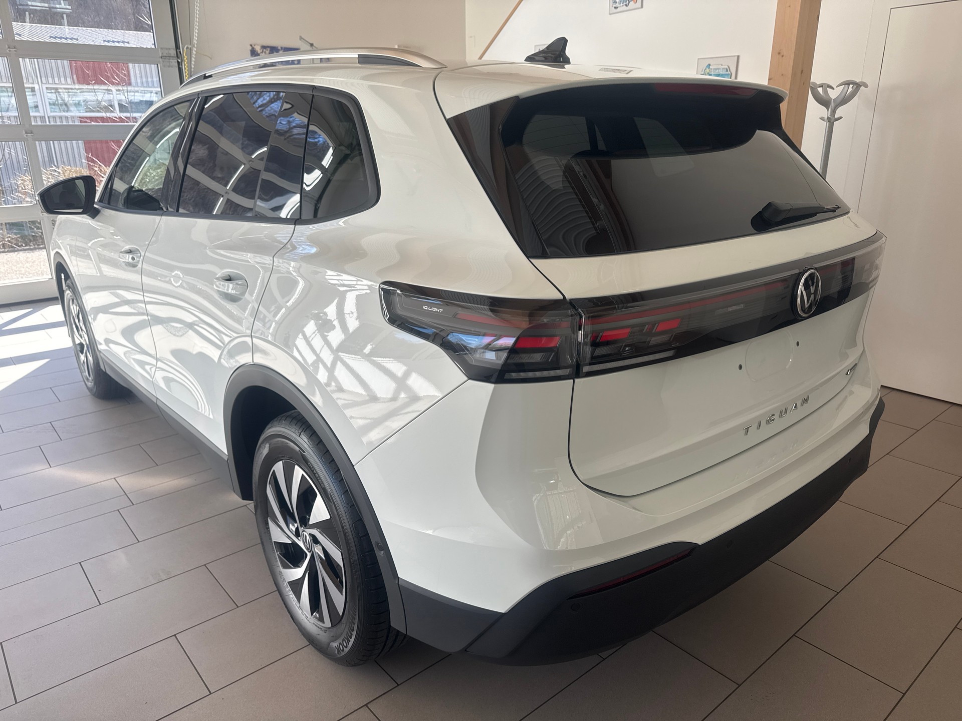 VW Tiguan 2.0 TSI Life United DSG 4motion-image-2