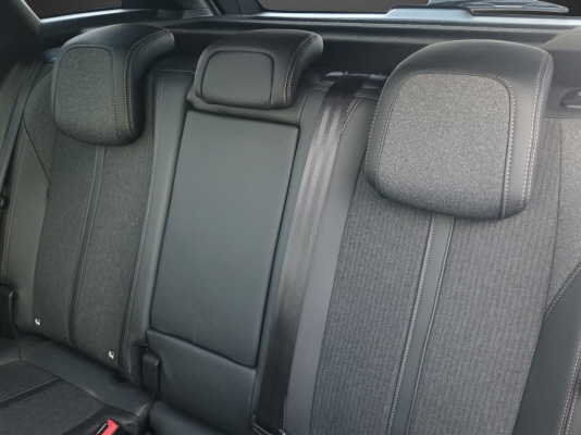 PEUGEOT 3008 1.6 THP GT Line-image-9
