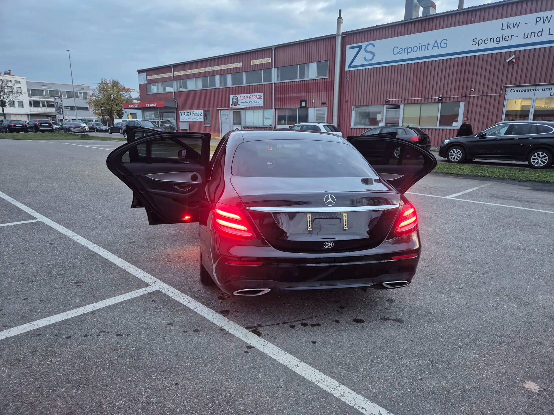 MERCEDES-BENZ MERCEDES-BENZ E 400 d 4Matic AMG Line 9G-Tronic-image-9
