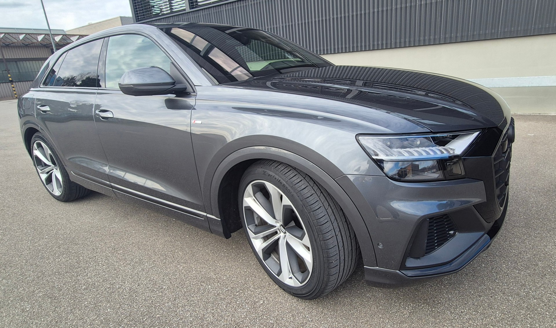 AUDI Q8 50 TDI quattro S-Line, AHK, IsoGlas, bel. Sitze, Standheizung, Headup, Pano, 8Fach Räder, Auto wie NEU-image-8