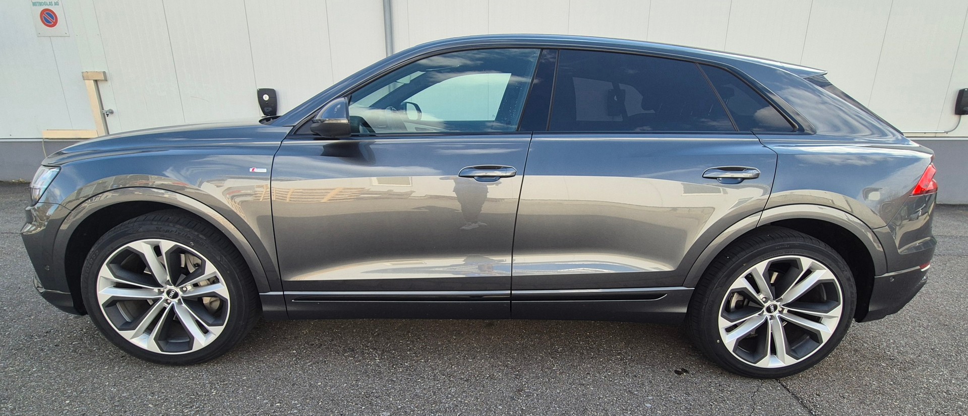 AUDI Q8 50 TDI quattro S-Line, AHK, IsoGlas, bel. Sitze, Standheizung, Headup, Pano, 8Fach Räder, Auto wie NEU-image-1