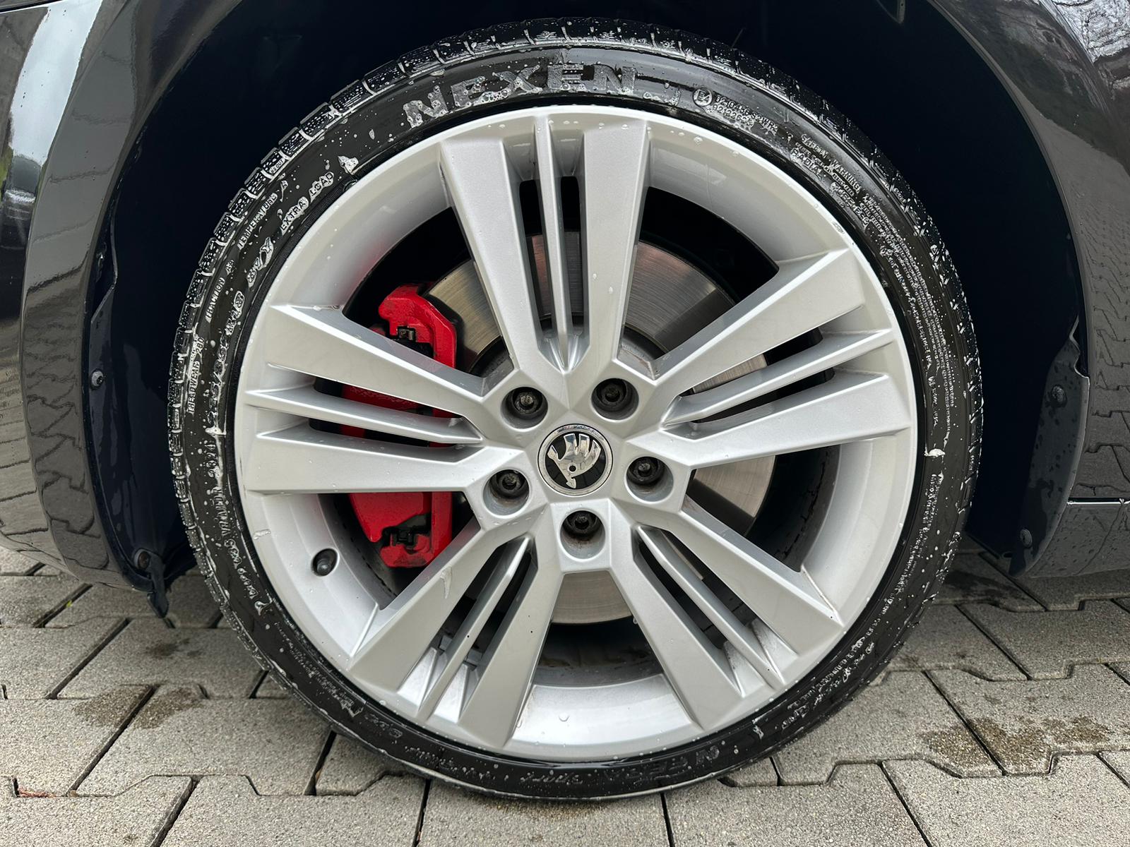 SKODA Octavia Combi 2.0 TSI RS DSG-image-8
