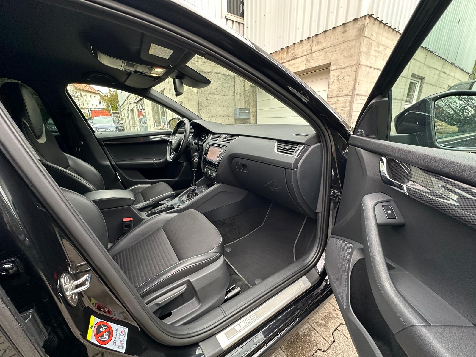SKODA Octavia Combi 2.0 TSI RS DSG-image-16