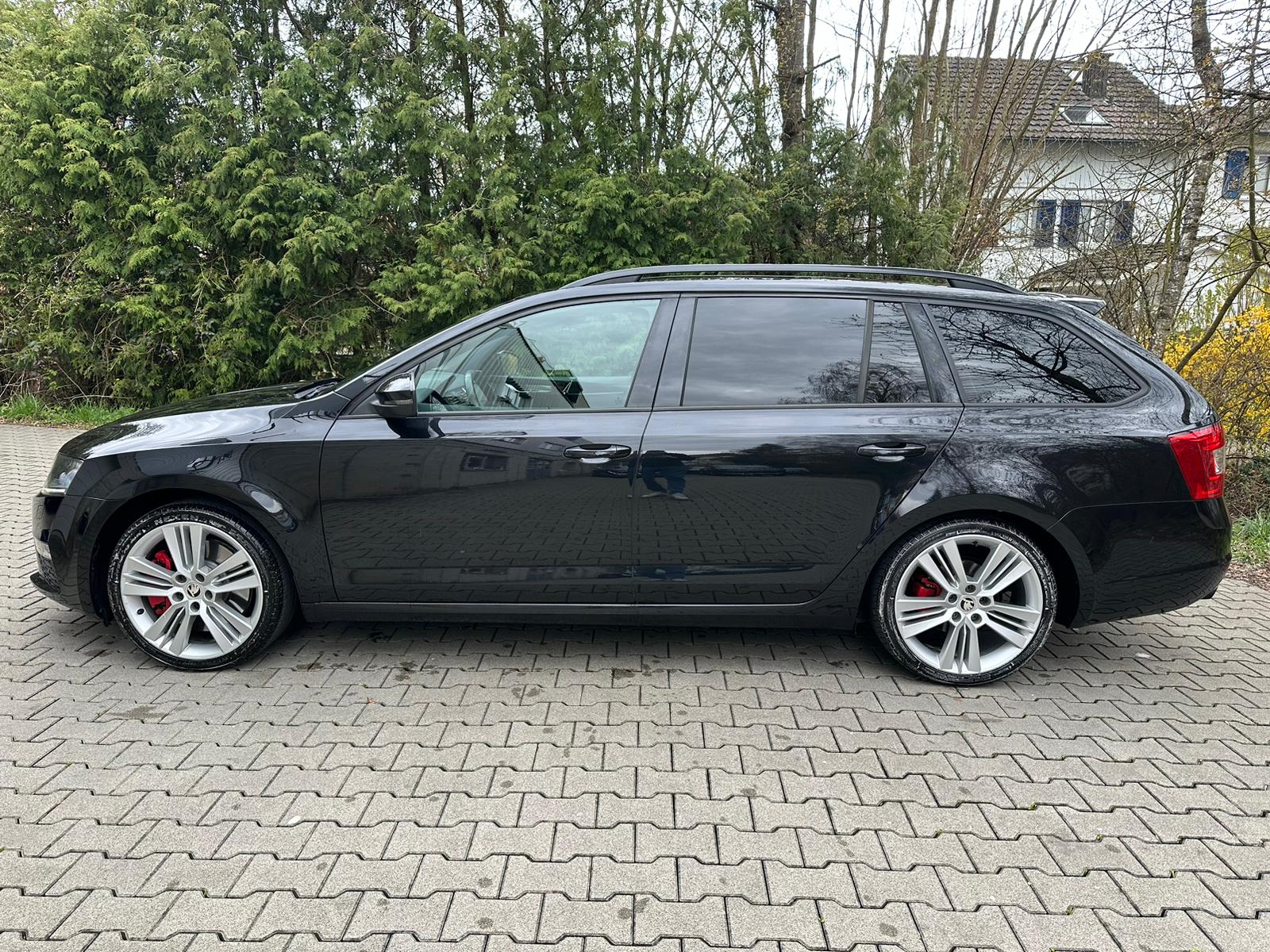 SKODA Octavia Combi 2.0 TSI RS DSG-image-1