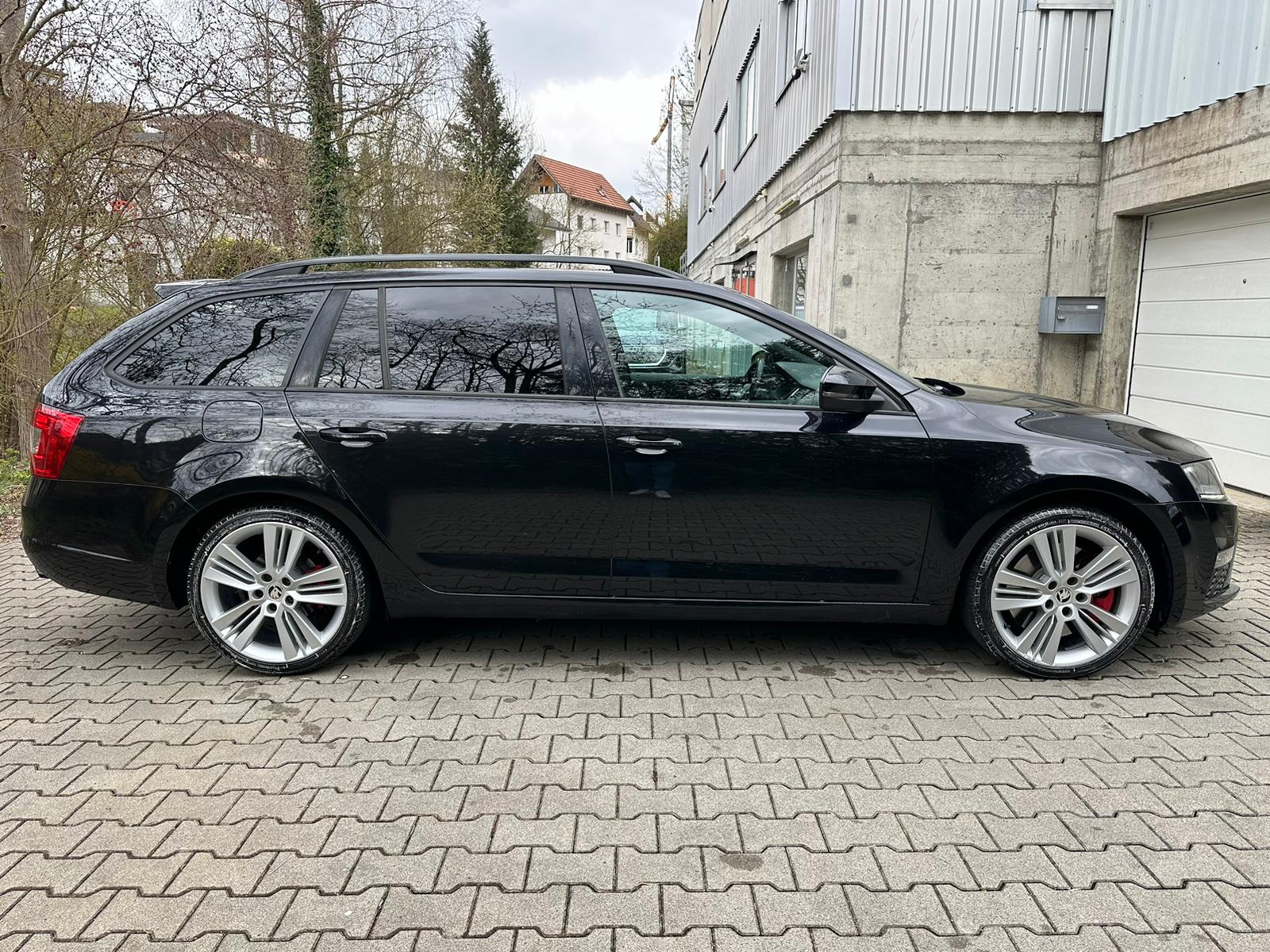 SKODA Octavia Combi 2.0 TSI RS DSG-image-5