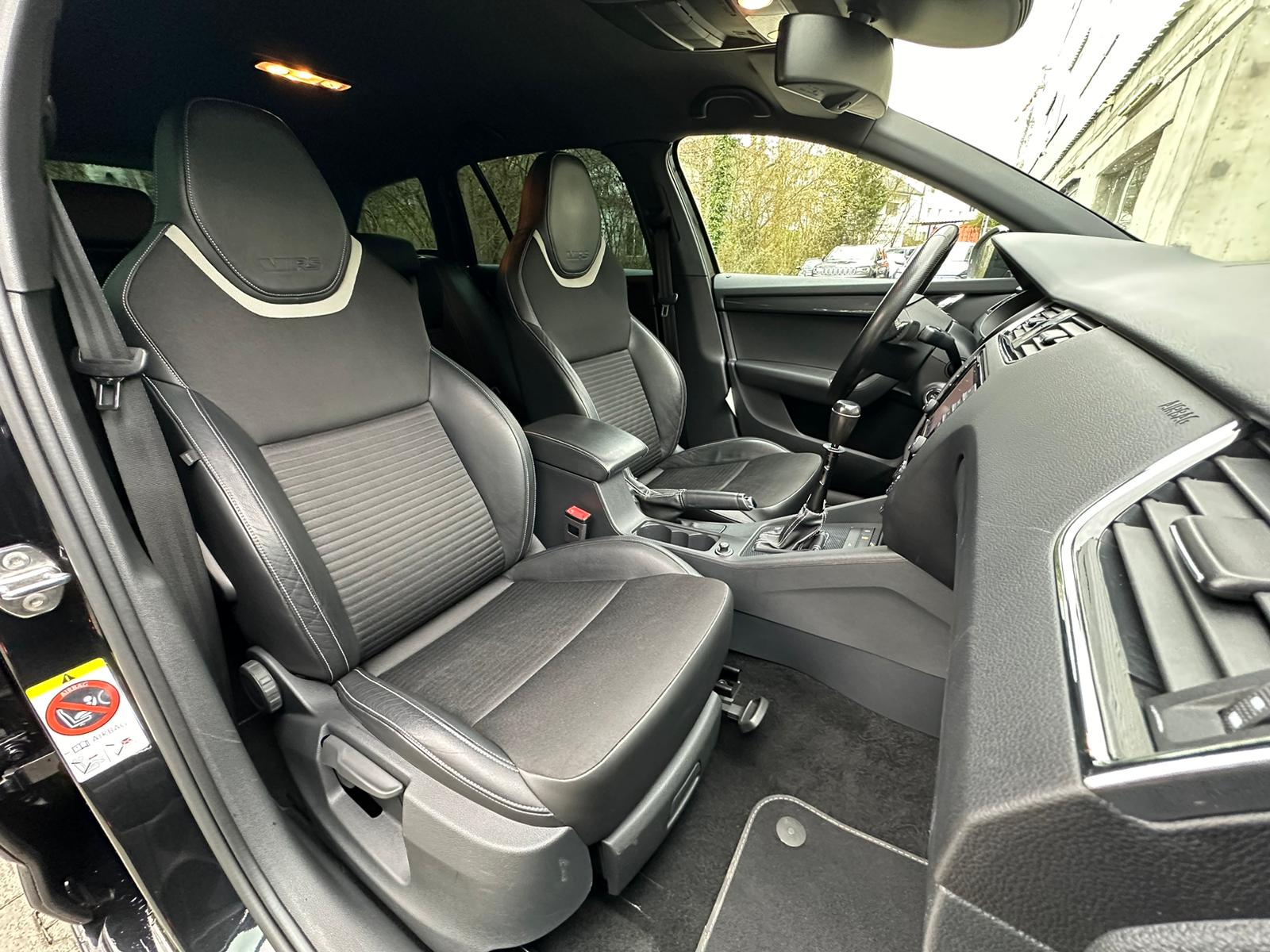 SKODA Octavia Combi 2.0 TSI RS DSG-image-17
