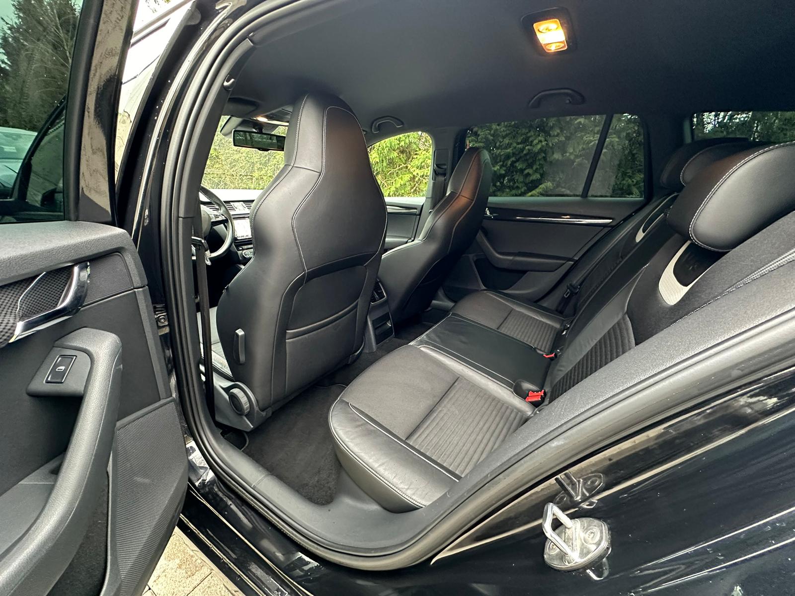 SKODA Octavia Combi 2.0 TSI RS DSG-image-12