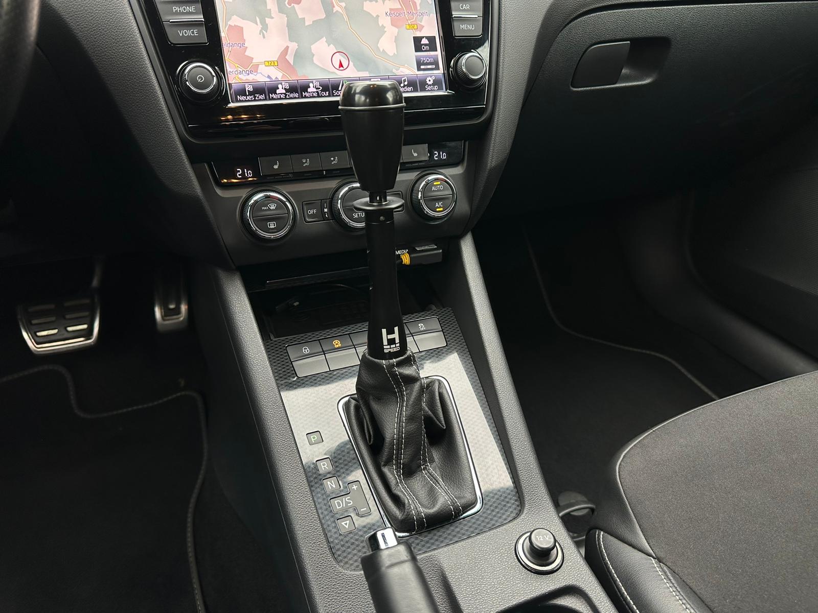 SKODA Octavia Combi 2.0 TSI RS DSG-image-21