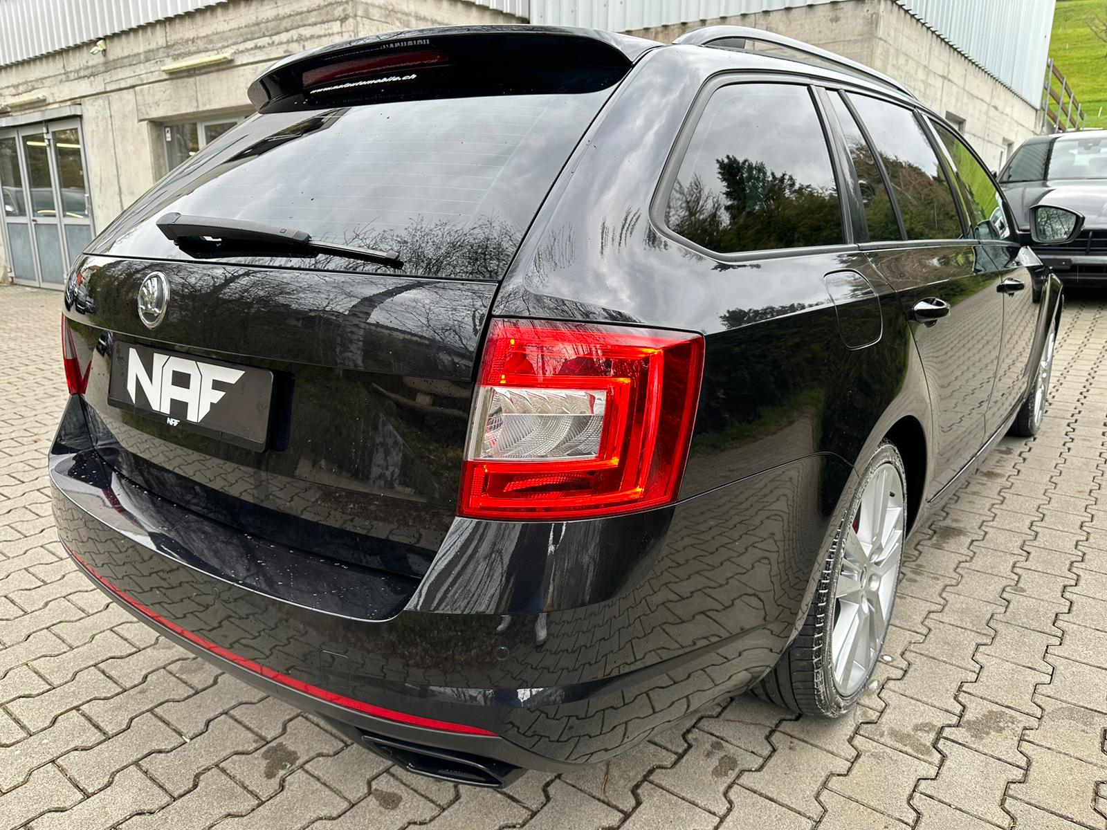SKODA Octavia Combi 2.0 TSI RS DSG-image-4
