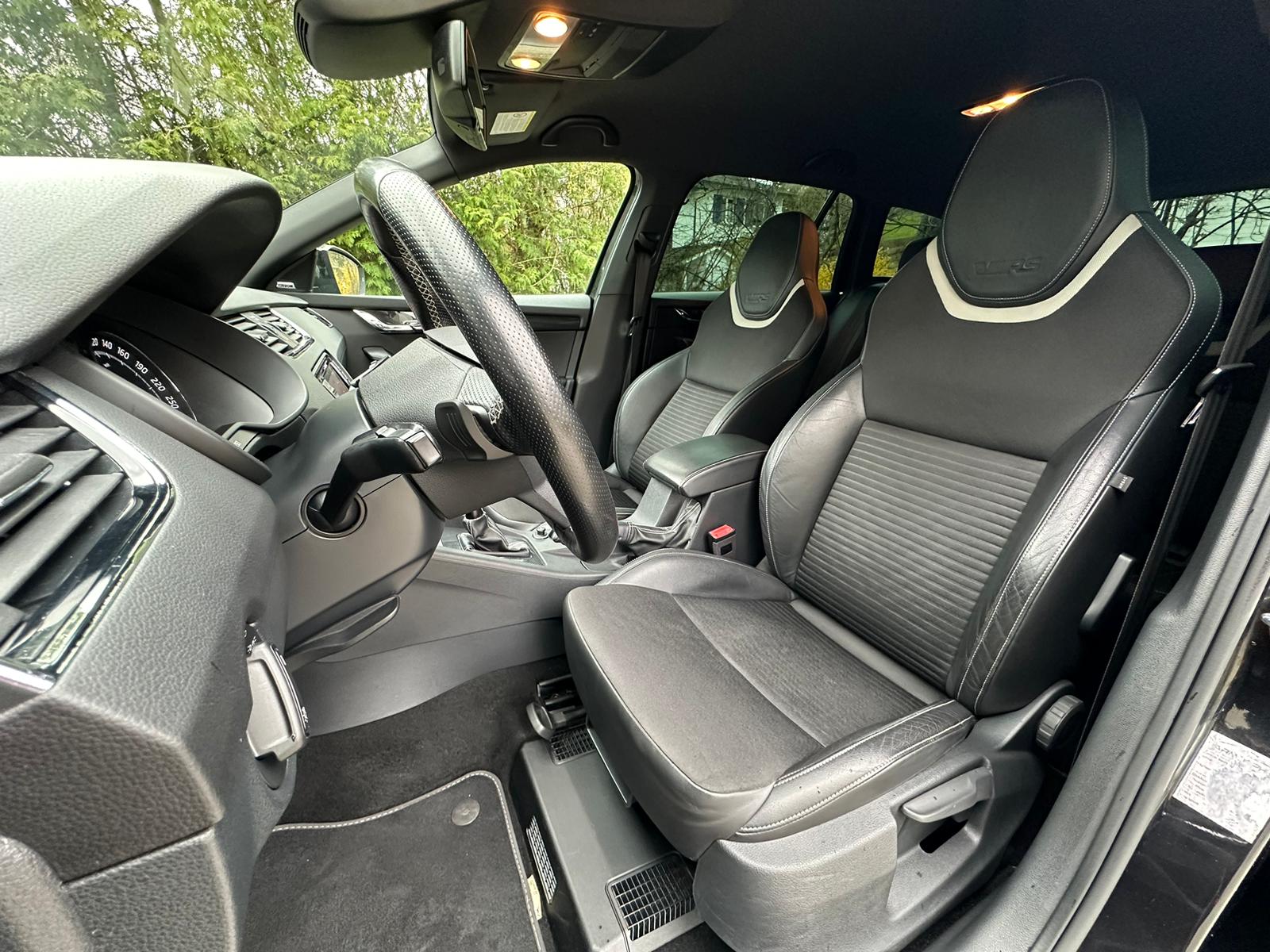 SKODA Octavia Combi 2.0 TSI RS DSG-image-11
