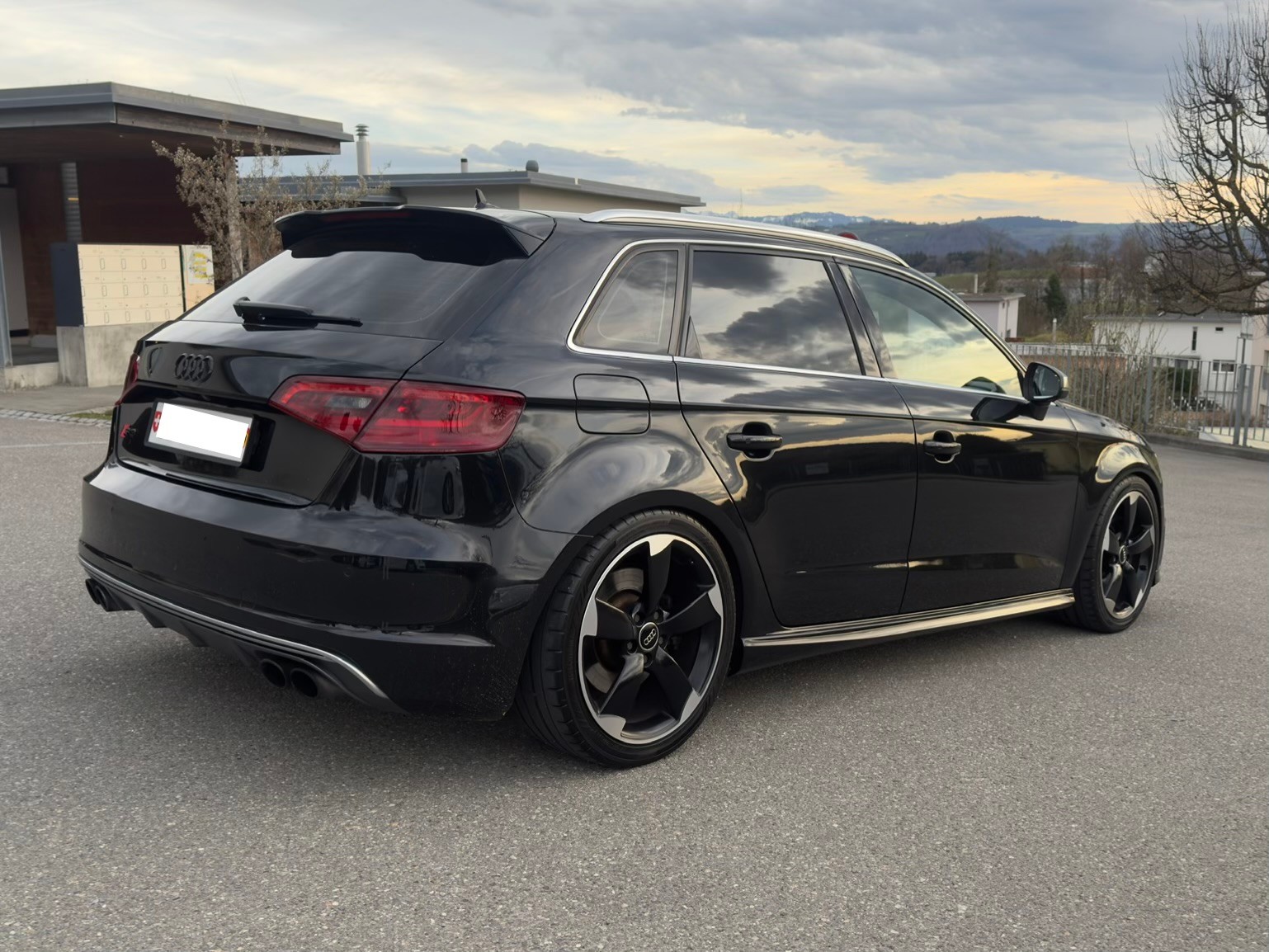 AUDI S3 Sportback 2.0 TFSI quattro S-tronic-image-2