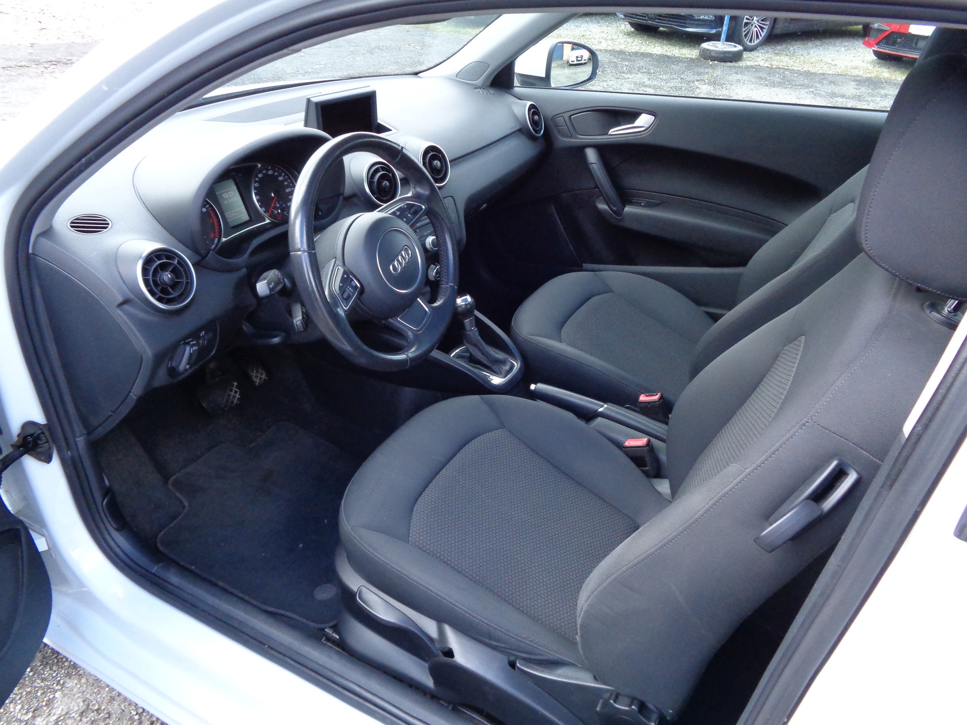 AUDI A1 1.4 TFSI Attraction S-tronic-image-7