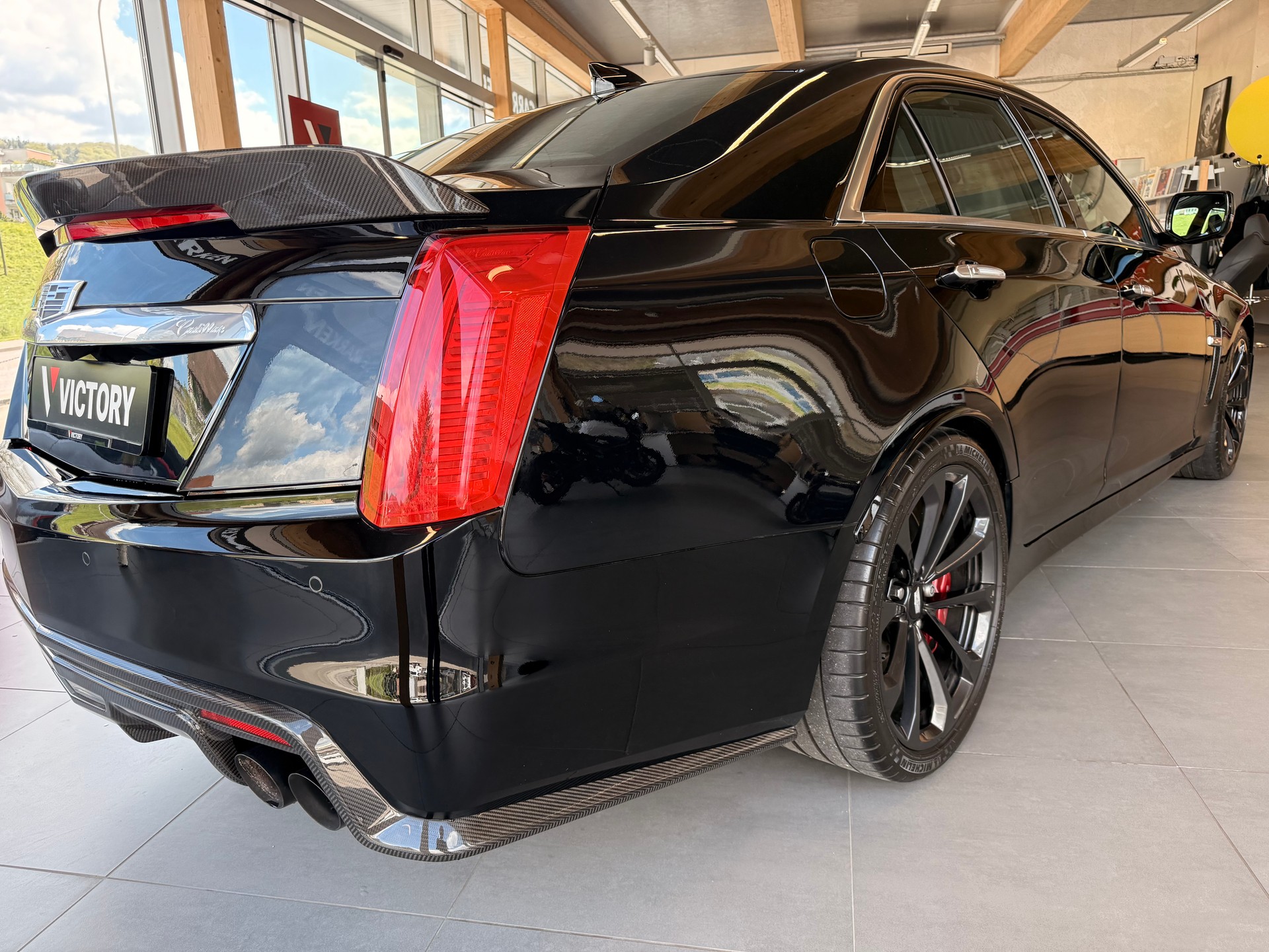 CADILLAC CTS-V Sedan 6.2 Supercharged Automatic-image-13