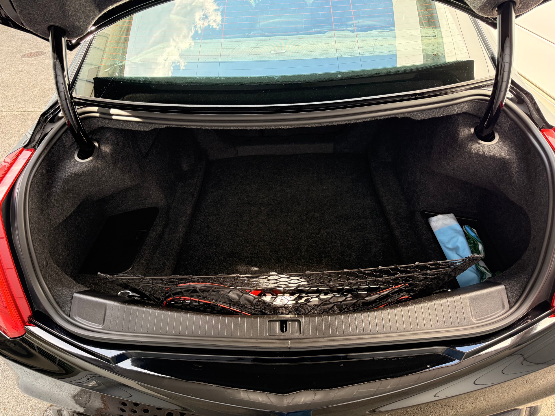 CADILLAC CTS-V Sedan 6.2 Supercharged Automatic-image-4