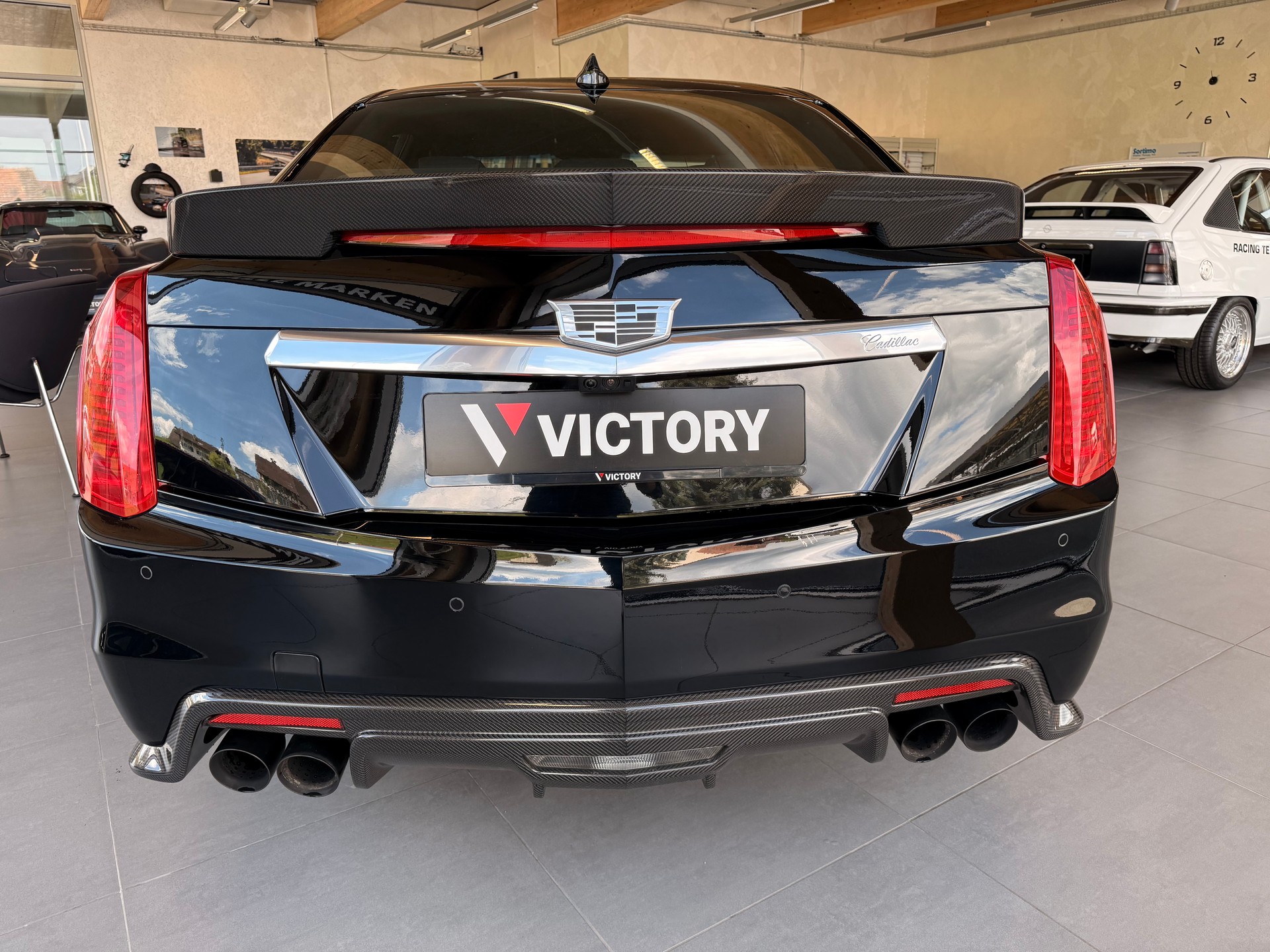 CADILLAC CTS-V Sedan 6.2 Supercharged Automatic-image-12