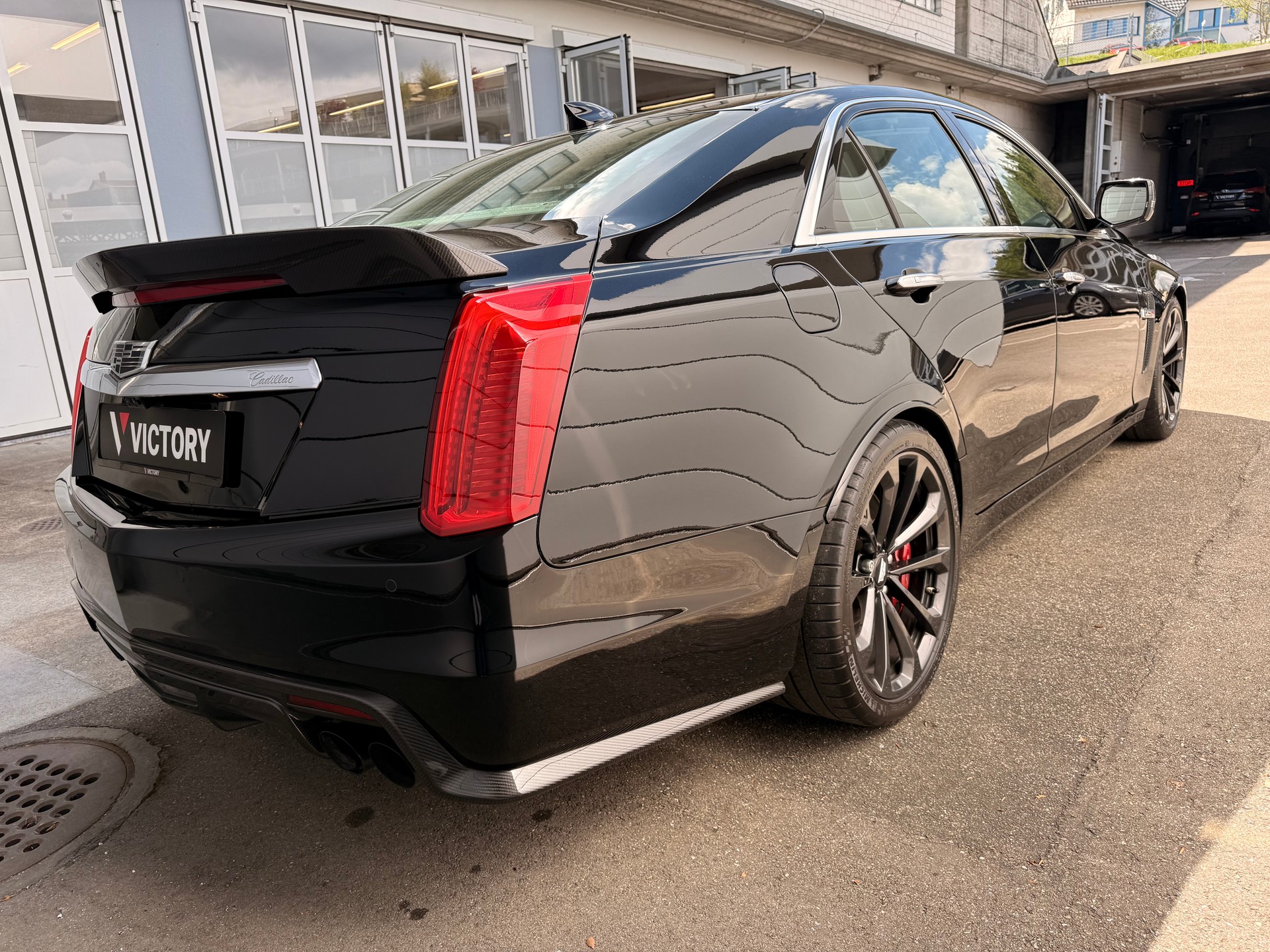 CADILLAC CTS-V Sedan 6.2 Supercharged Automatic-image-2