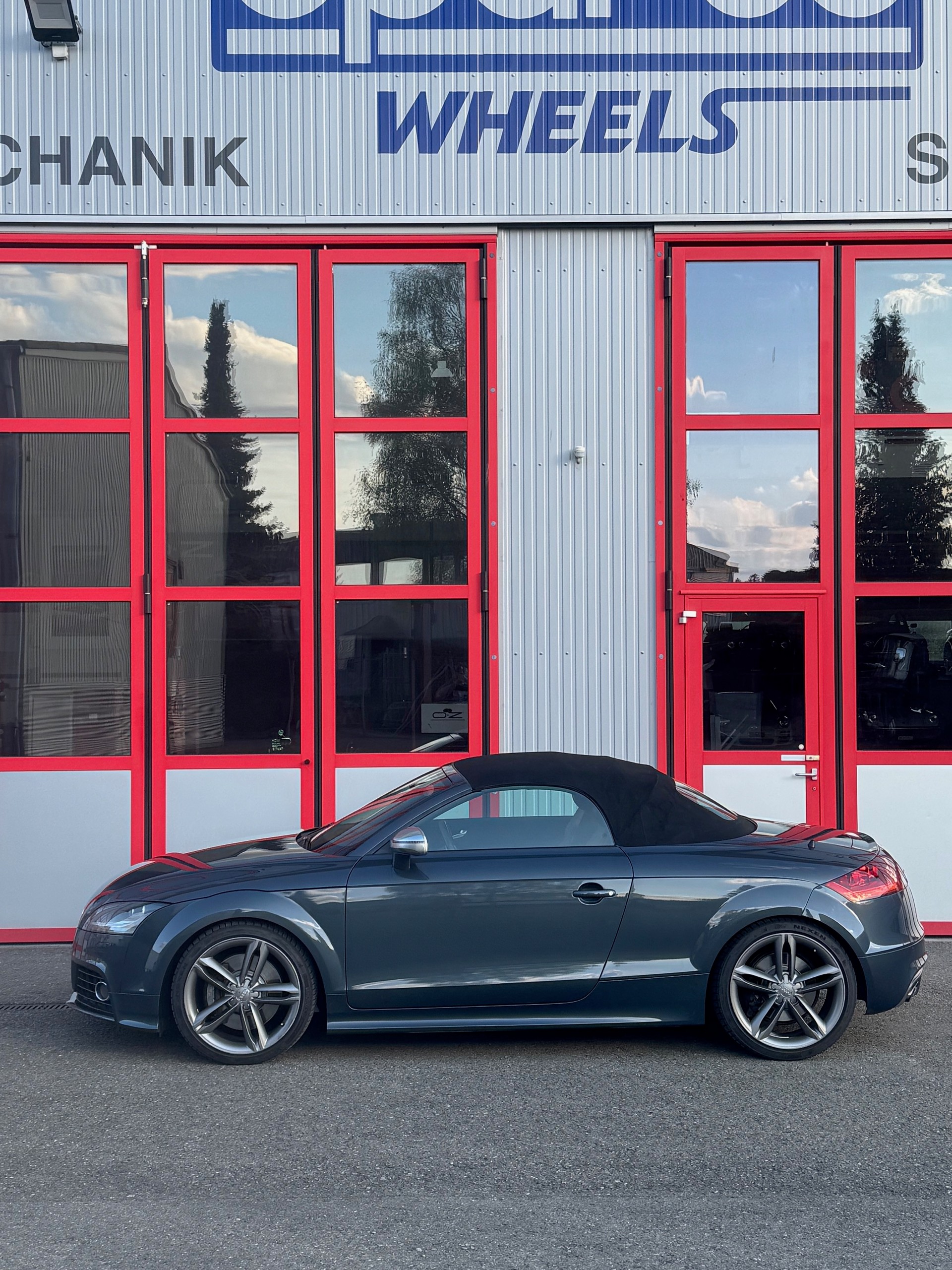 AUDI TTS Roadster 2.0 TFSI quattro-image-4