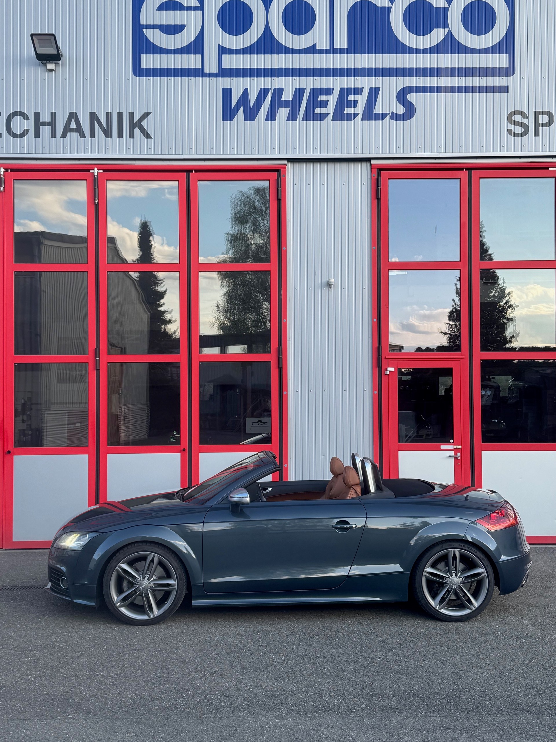 AUDI TTS Roadster 2.0 TFSI quattro-image-9