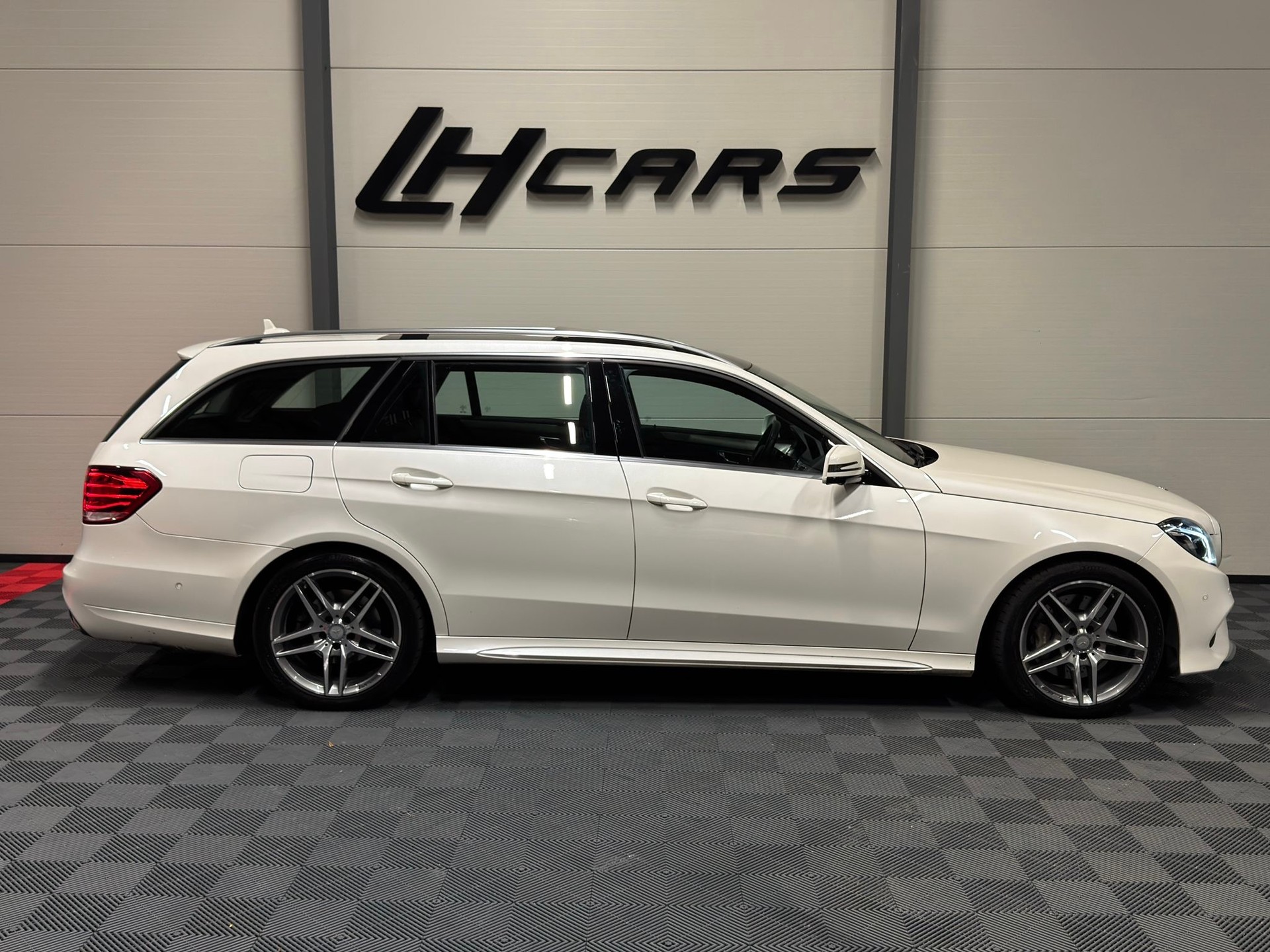 MERCEDES-BENZ E 350 CDI BlueTec Avantg. 4m Kombi AMG-Line-image-4
