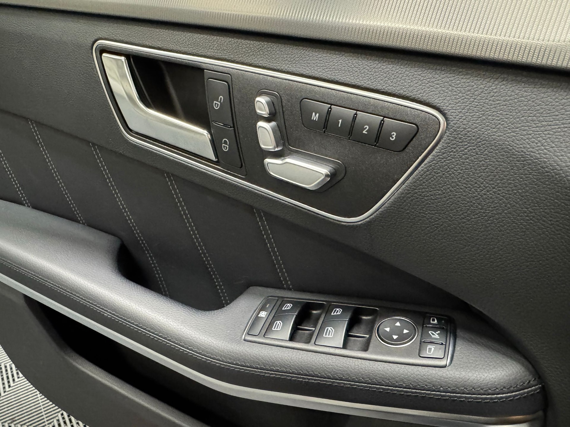MERCEDES-BENZ E 350 CDI BlueTec Avantg. 4m Kombi AMG-Line-image-9