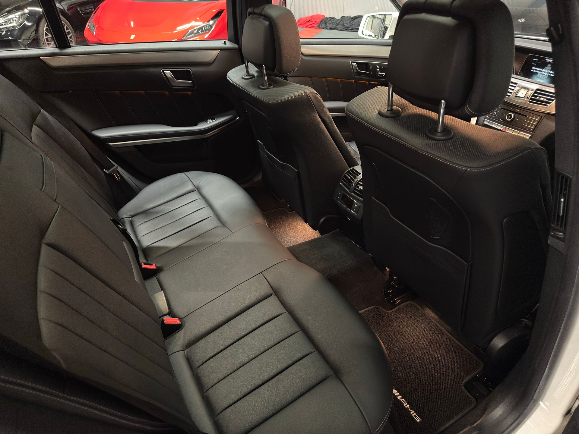 MERCEDES-BENZ E 350 CDI BlueTec Avantg. 4m Kombi AMG-Line-image-12