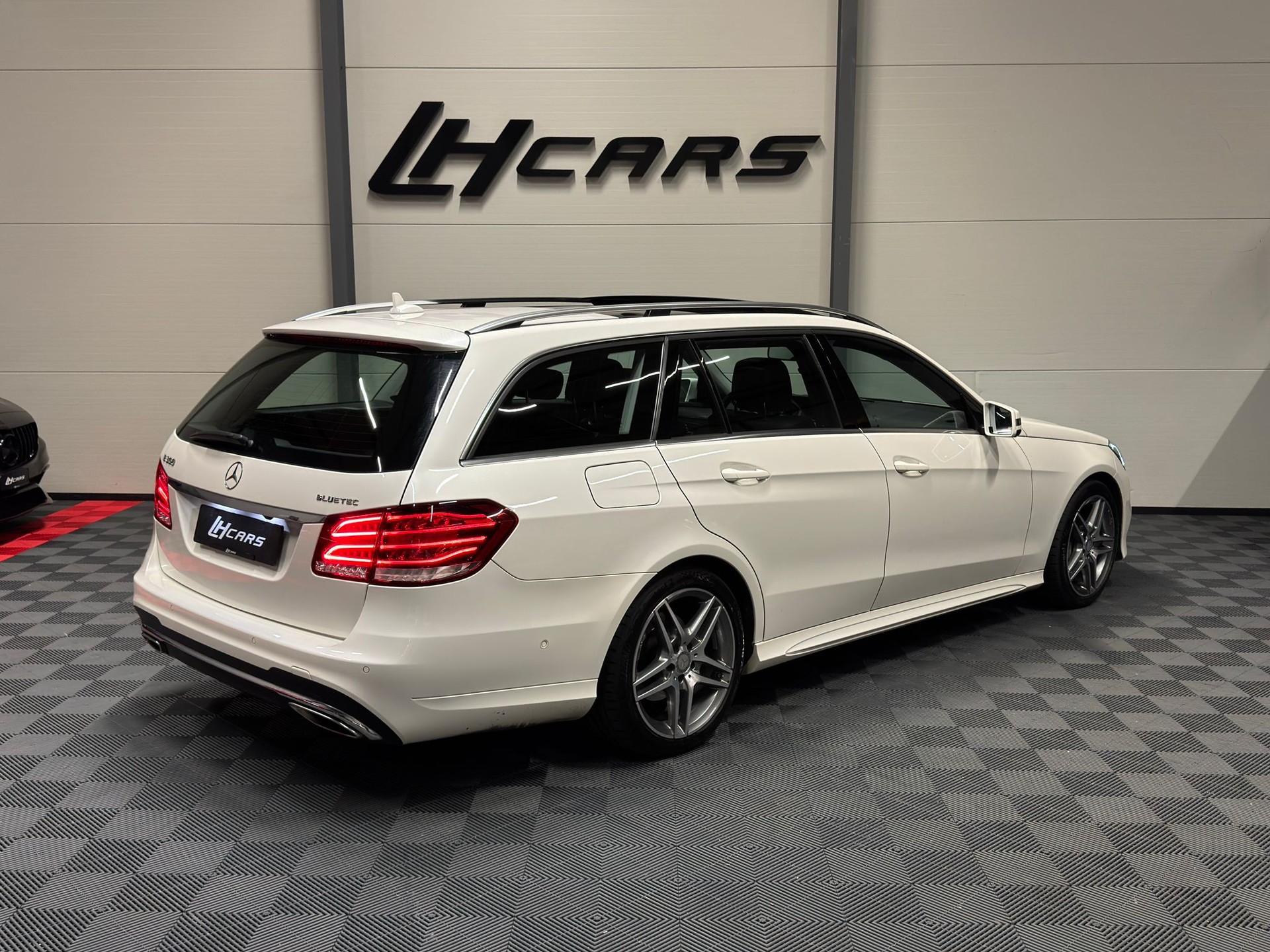 MERCEDES-BENZ E 350 CDI BlueTec Avantg. 4m Kombi AMG-Line-image-3