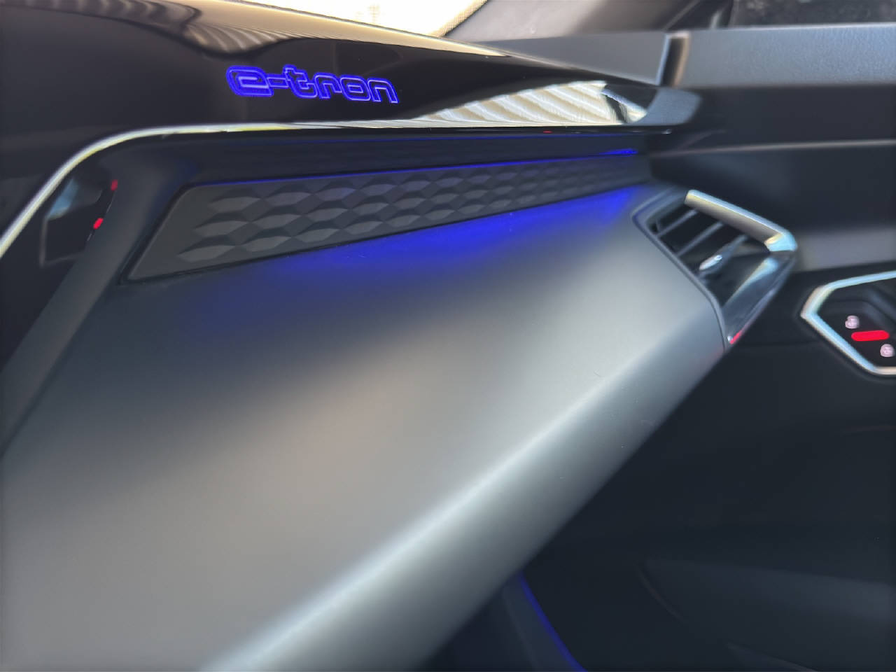 AUDI e-tron GT quattro-image-13