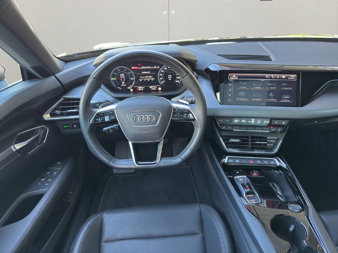 AUDI e-tron GT quattro-image-5