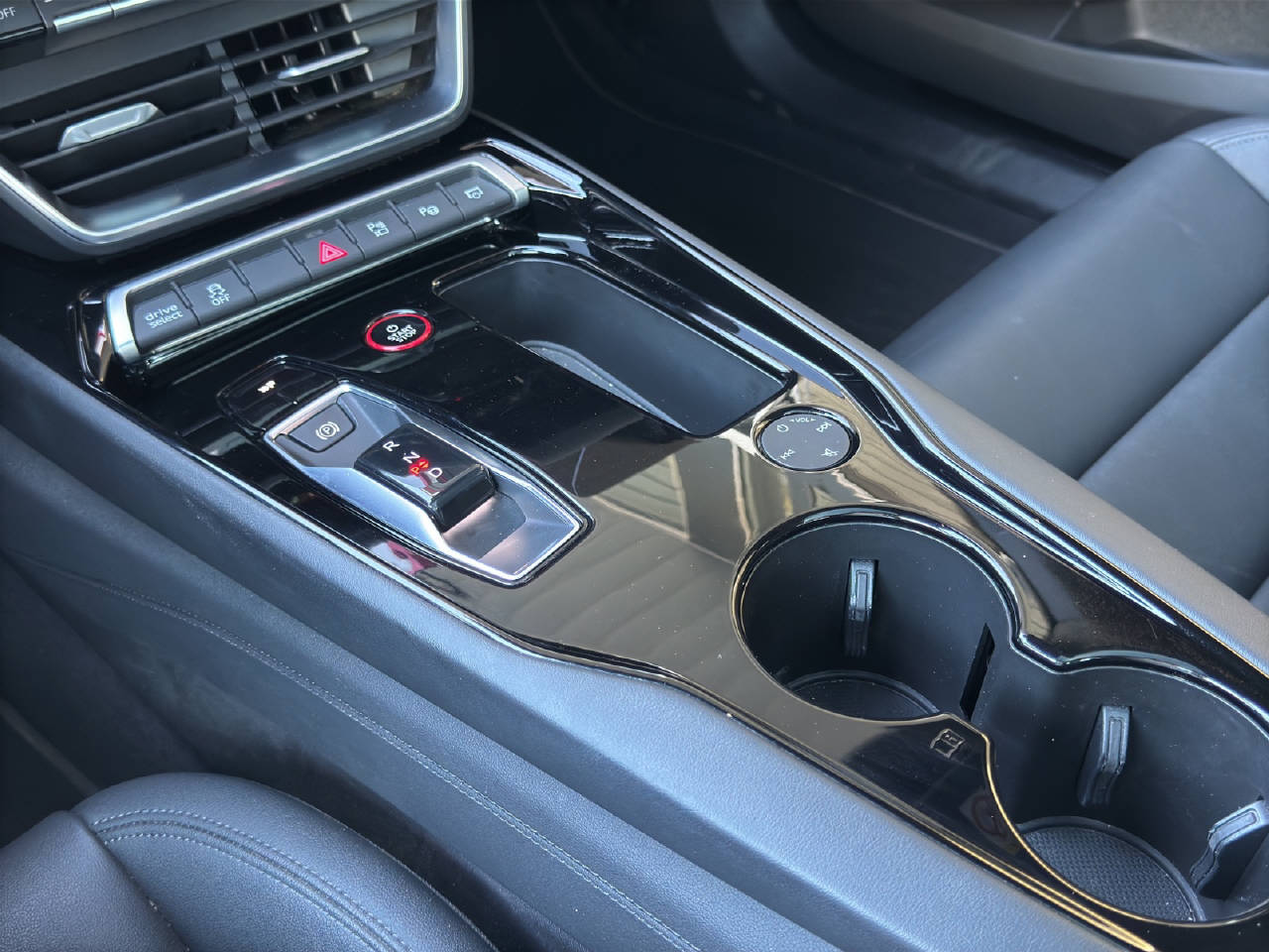 AUDI e-tron GT quattro-image-8
