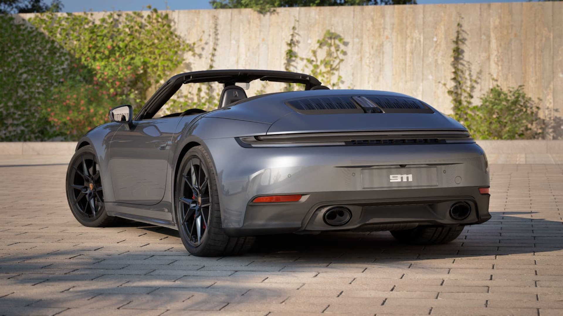 PORSCHE 911 Carrera S Cabriolet-image-2