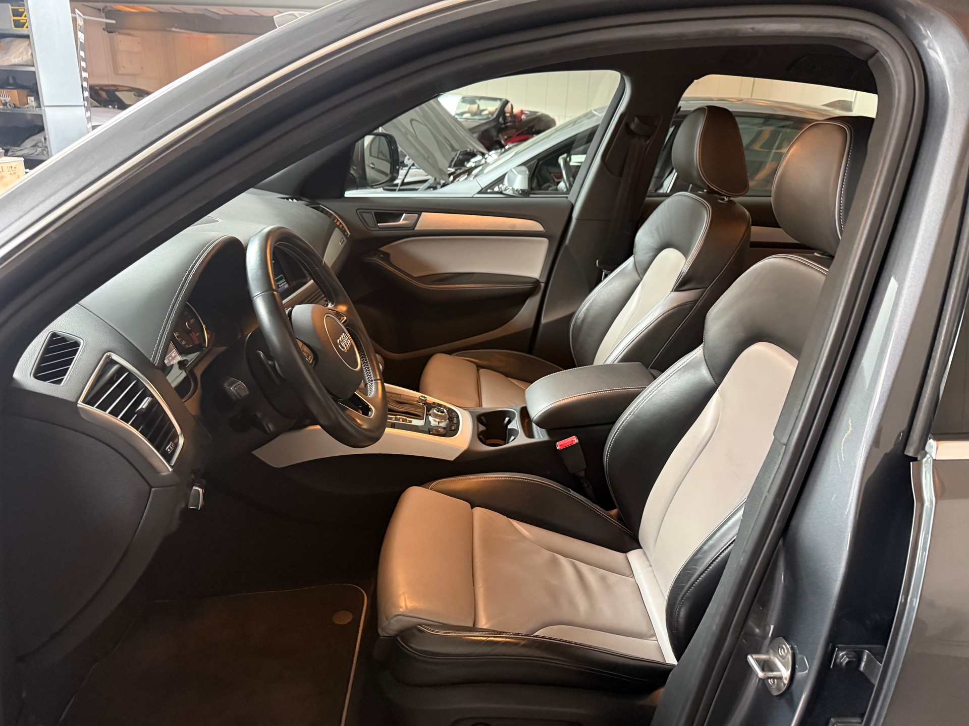 AUDI Q5 3.0 TDI quattro S-tronic-image-5