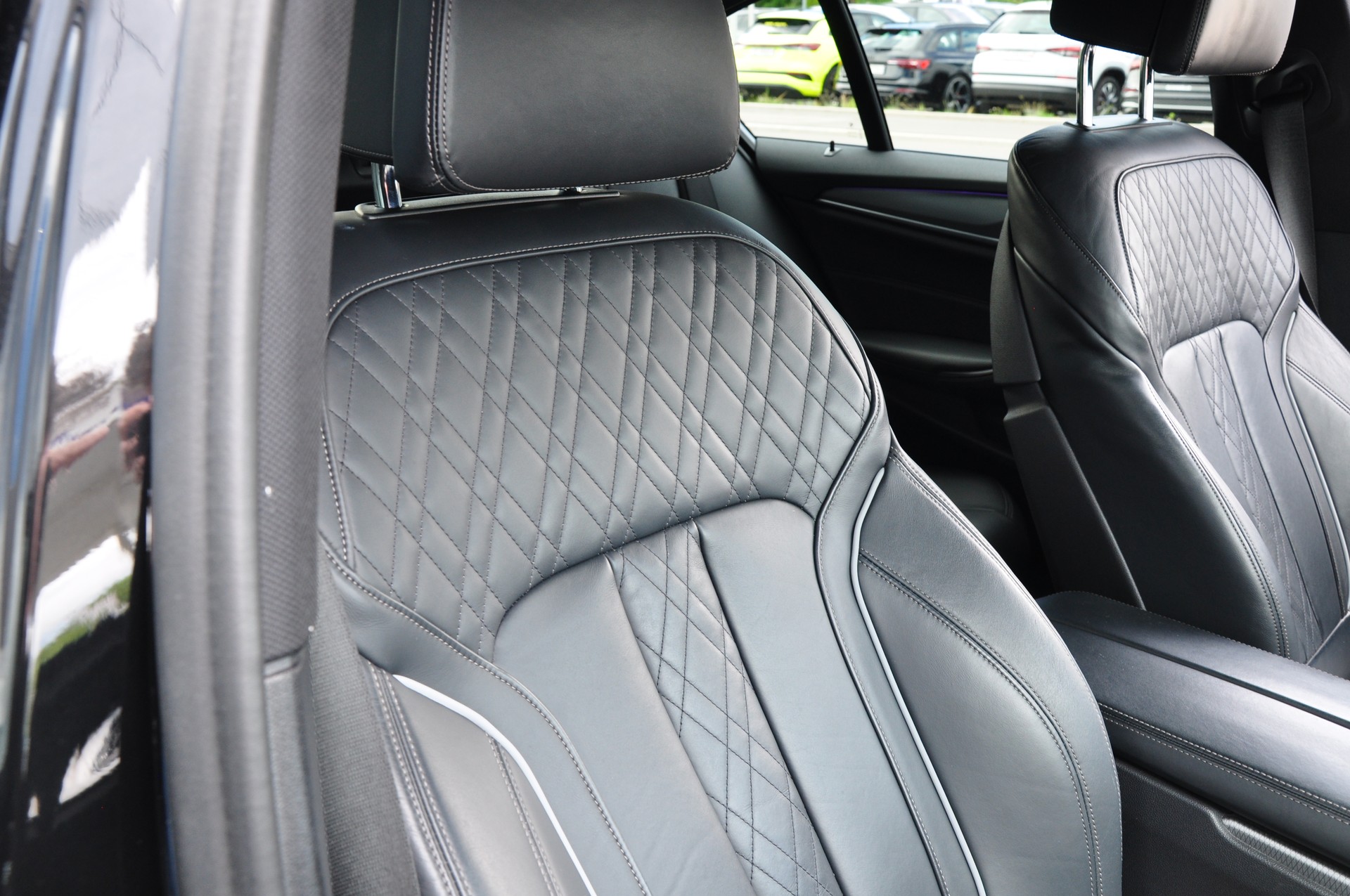 BMW 530e xDrive Steptronic-image-13