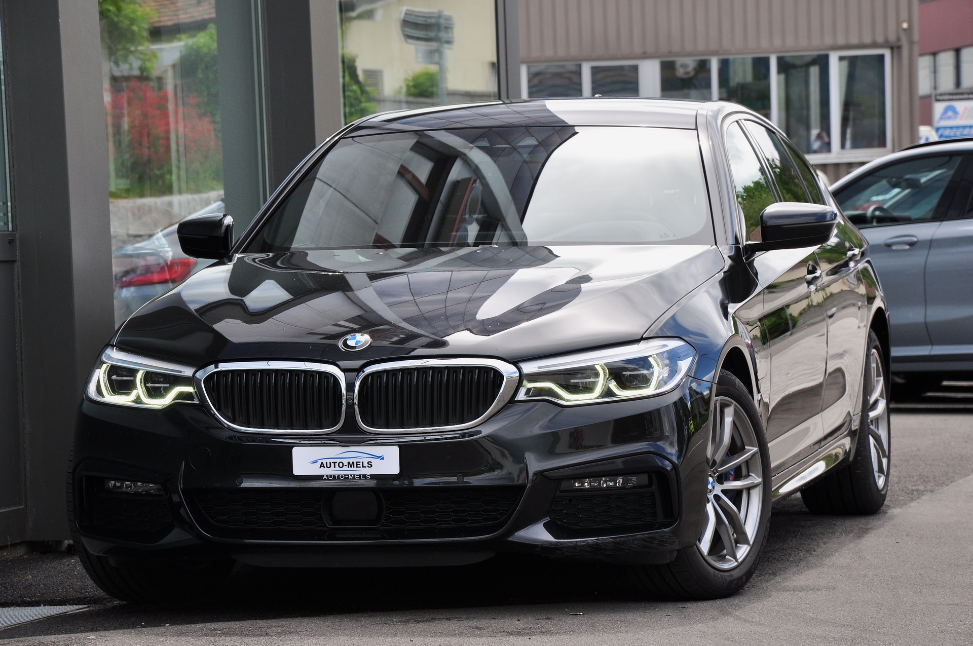 BMW 530e xDrive Steptronic-image-0