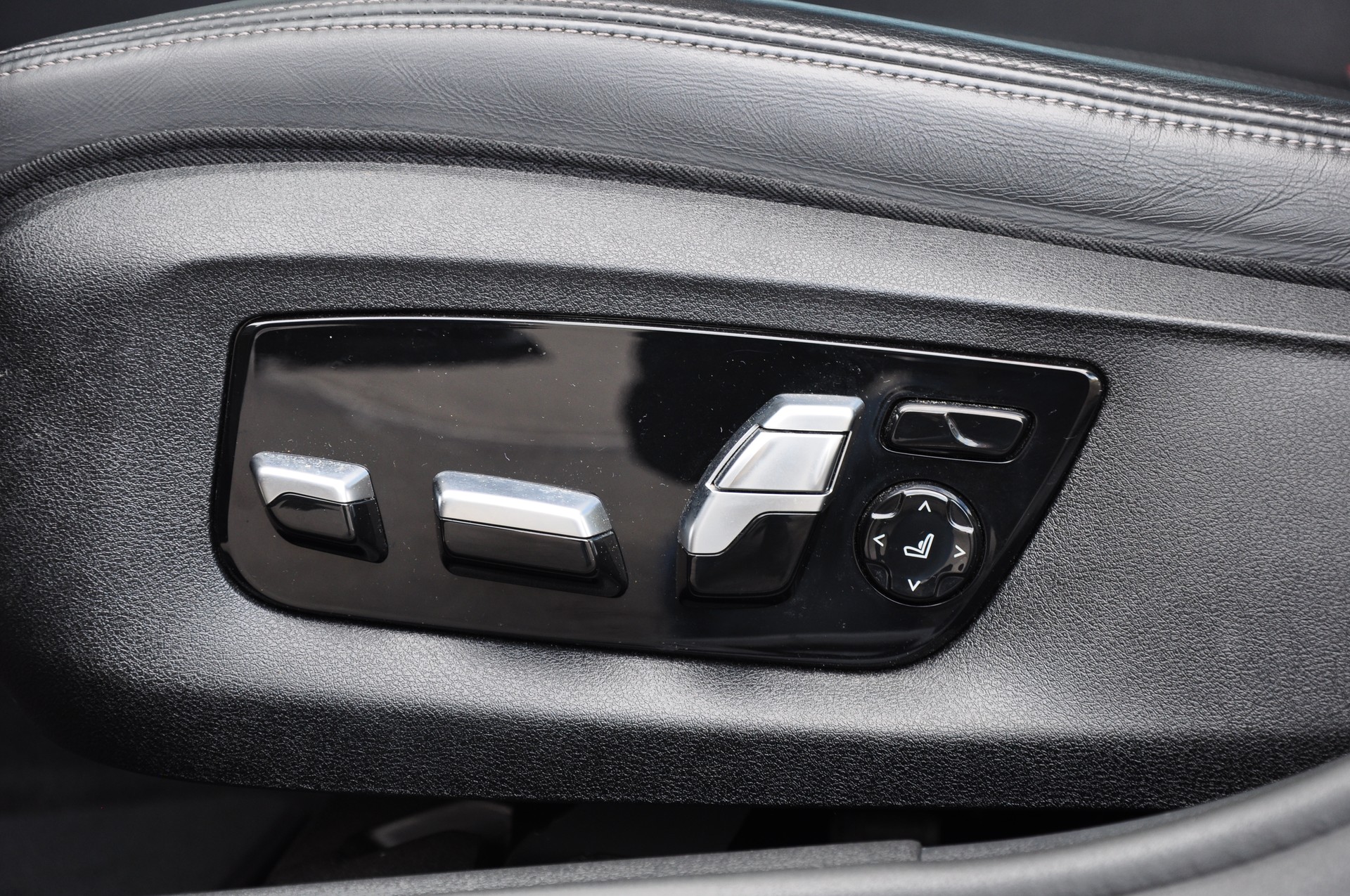 BMW 530e xDrive Steptronic-image-17