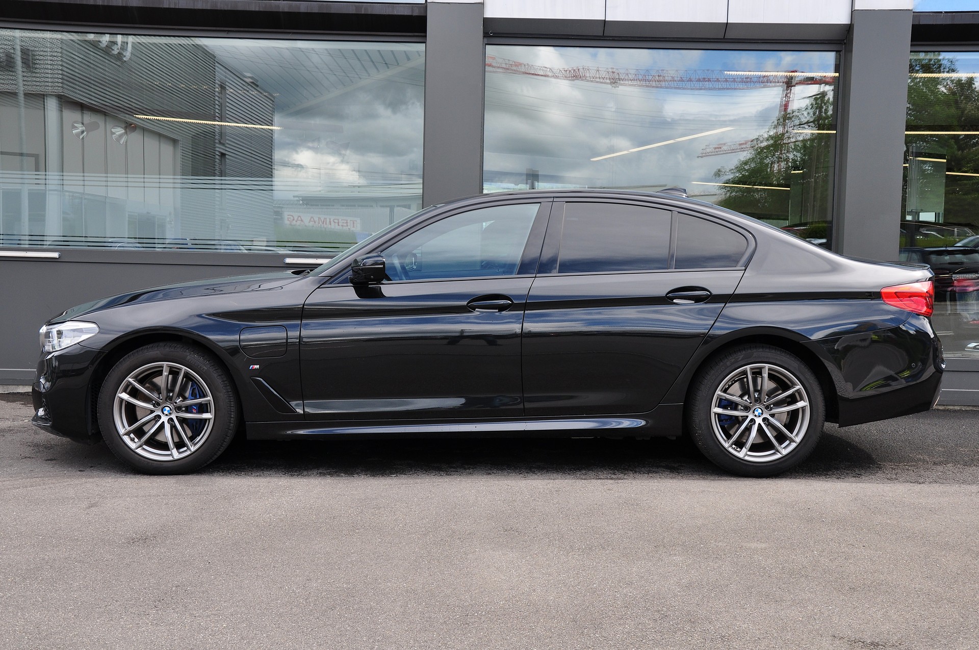BMW 530e xDrive Steptronic-image-4