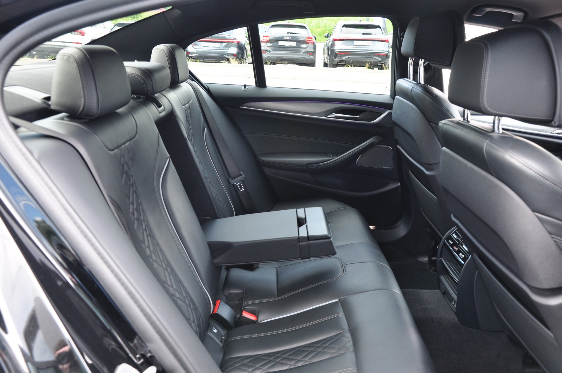 BMW 530e xDrive Steptronic-image-14
