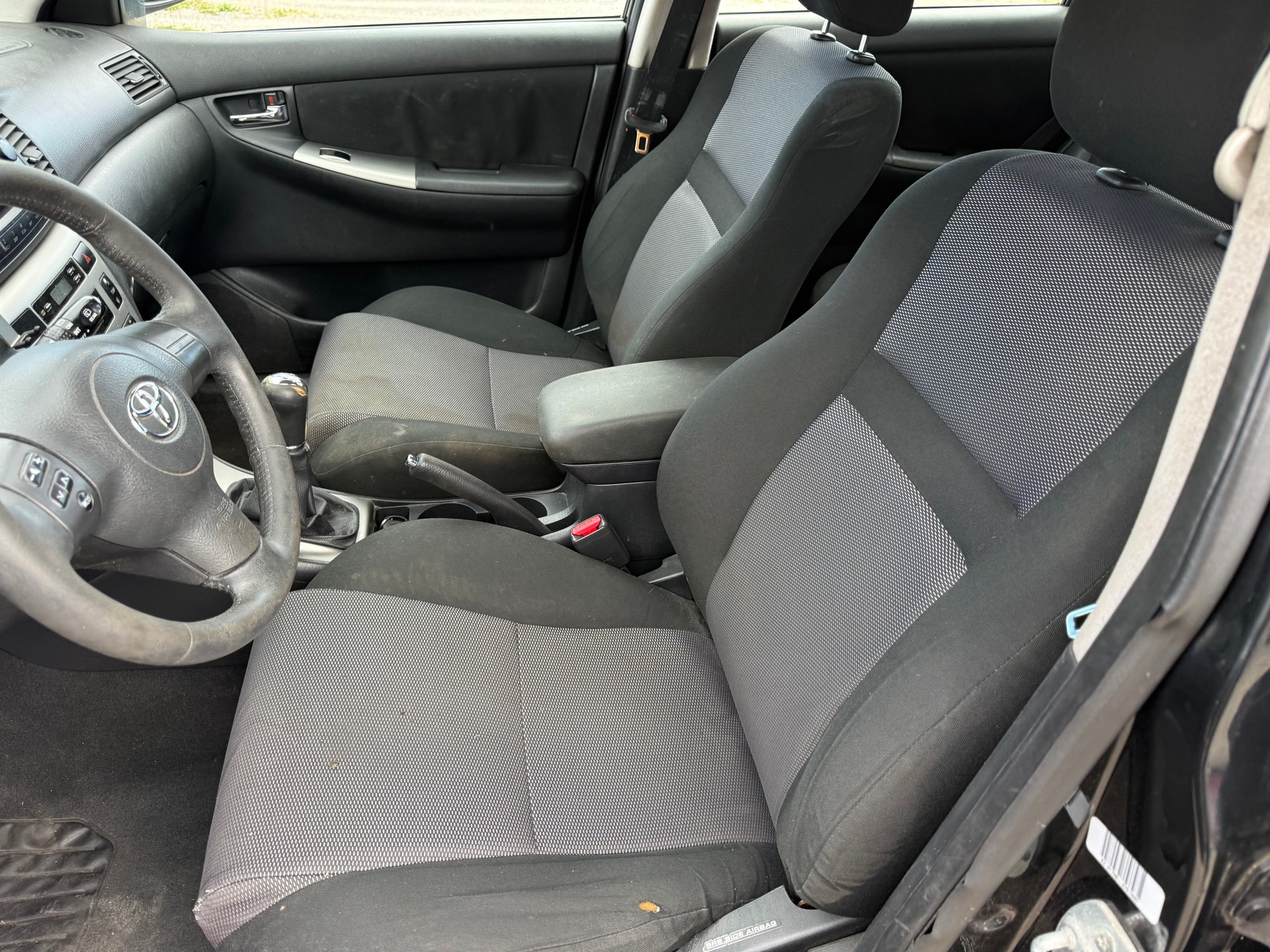 TOYOTA Corolla 1.6 Linea Terra-image-1